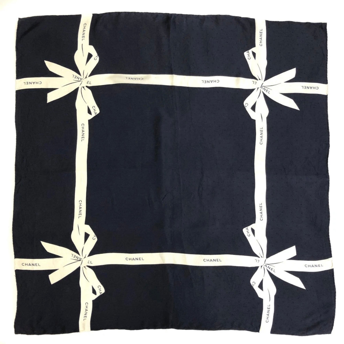 Chanel - Tuch mit Knoten