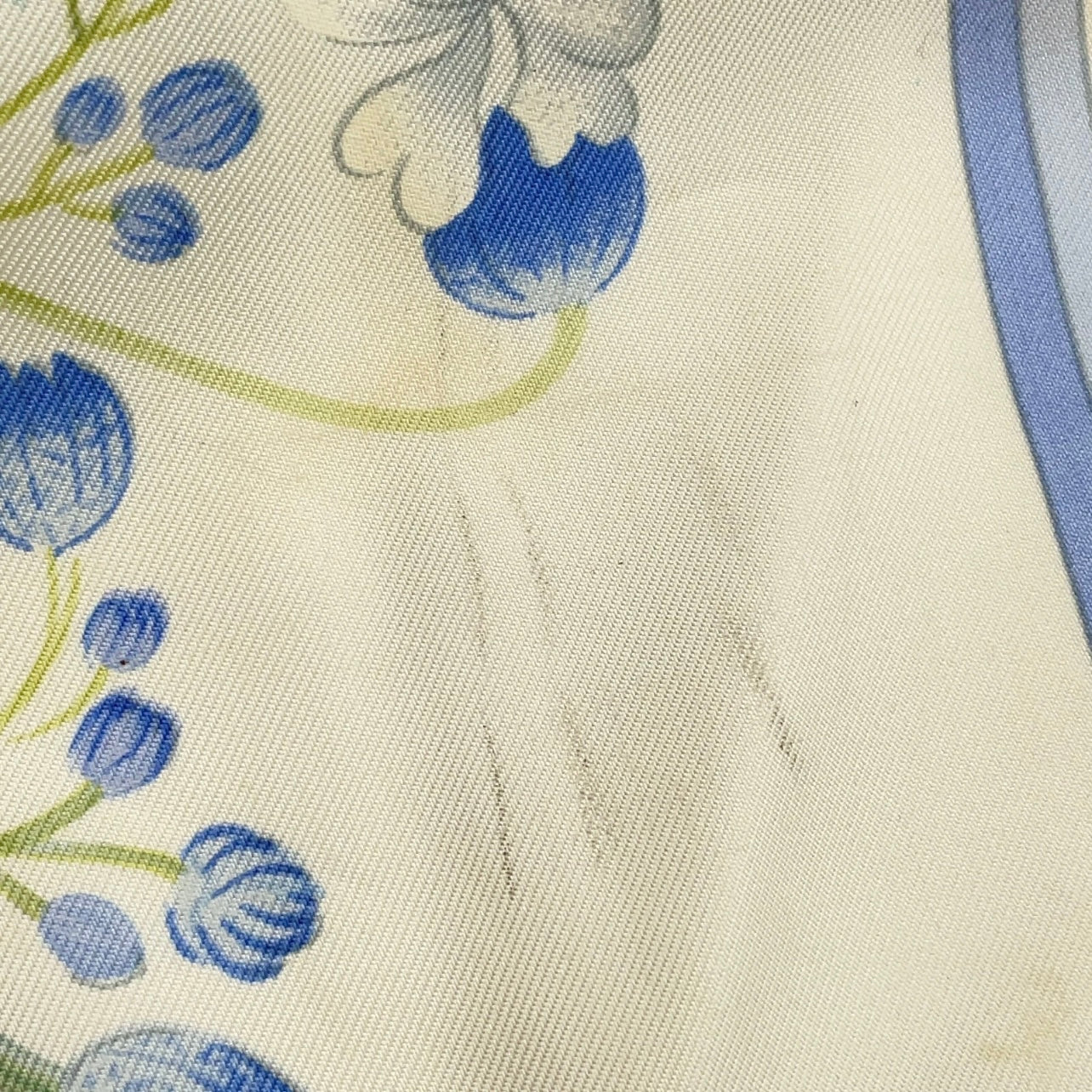 Hermès - Carré 90 « Oeillets sauvages et autres Caryophyllé