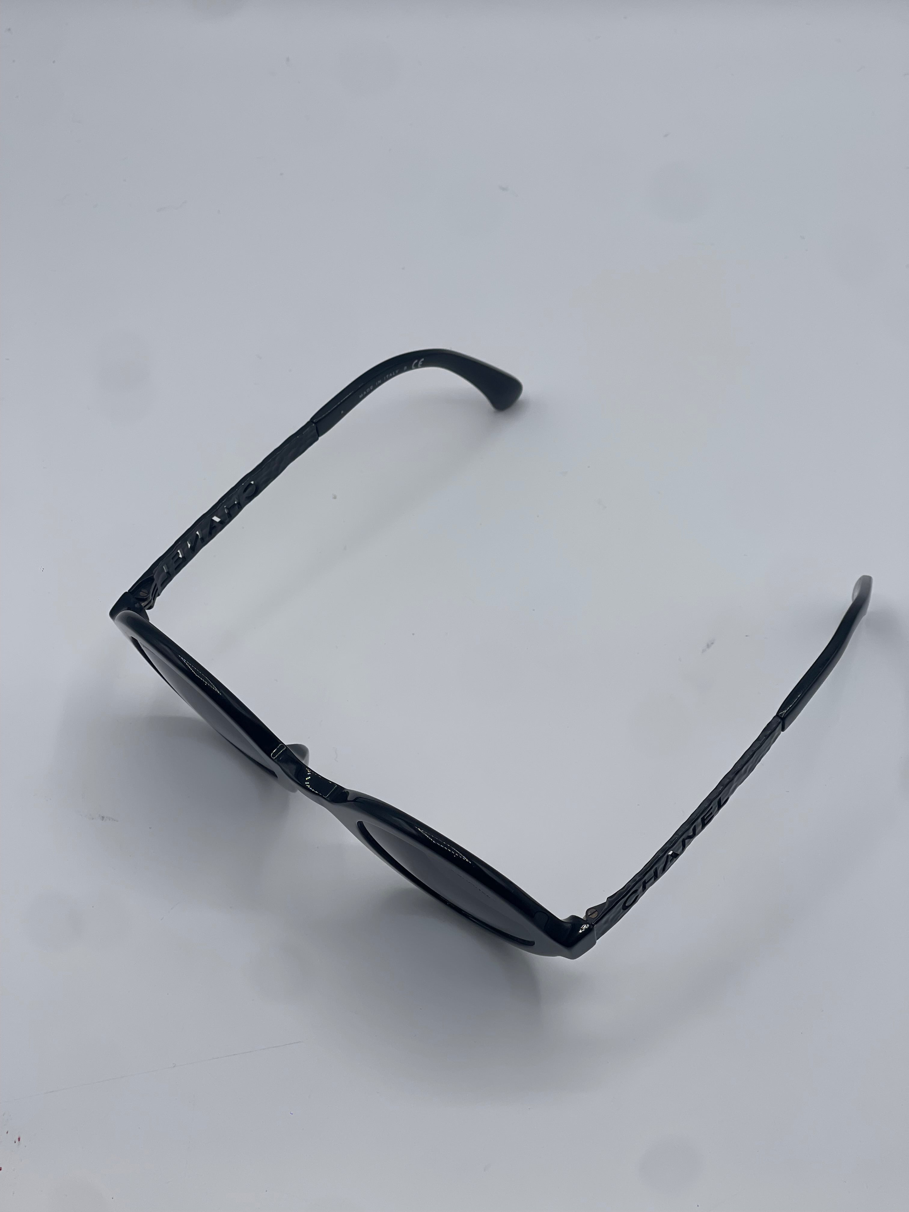 Chanel - Round sunglasses