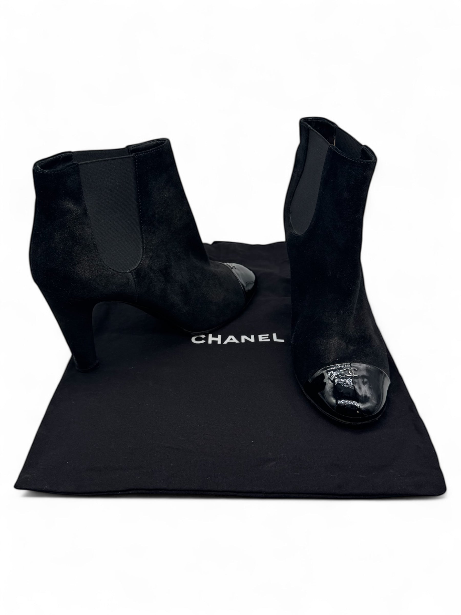 Chanel - Stiefeletten CC mit schwarzen Pailletten Gr. 40,5