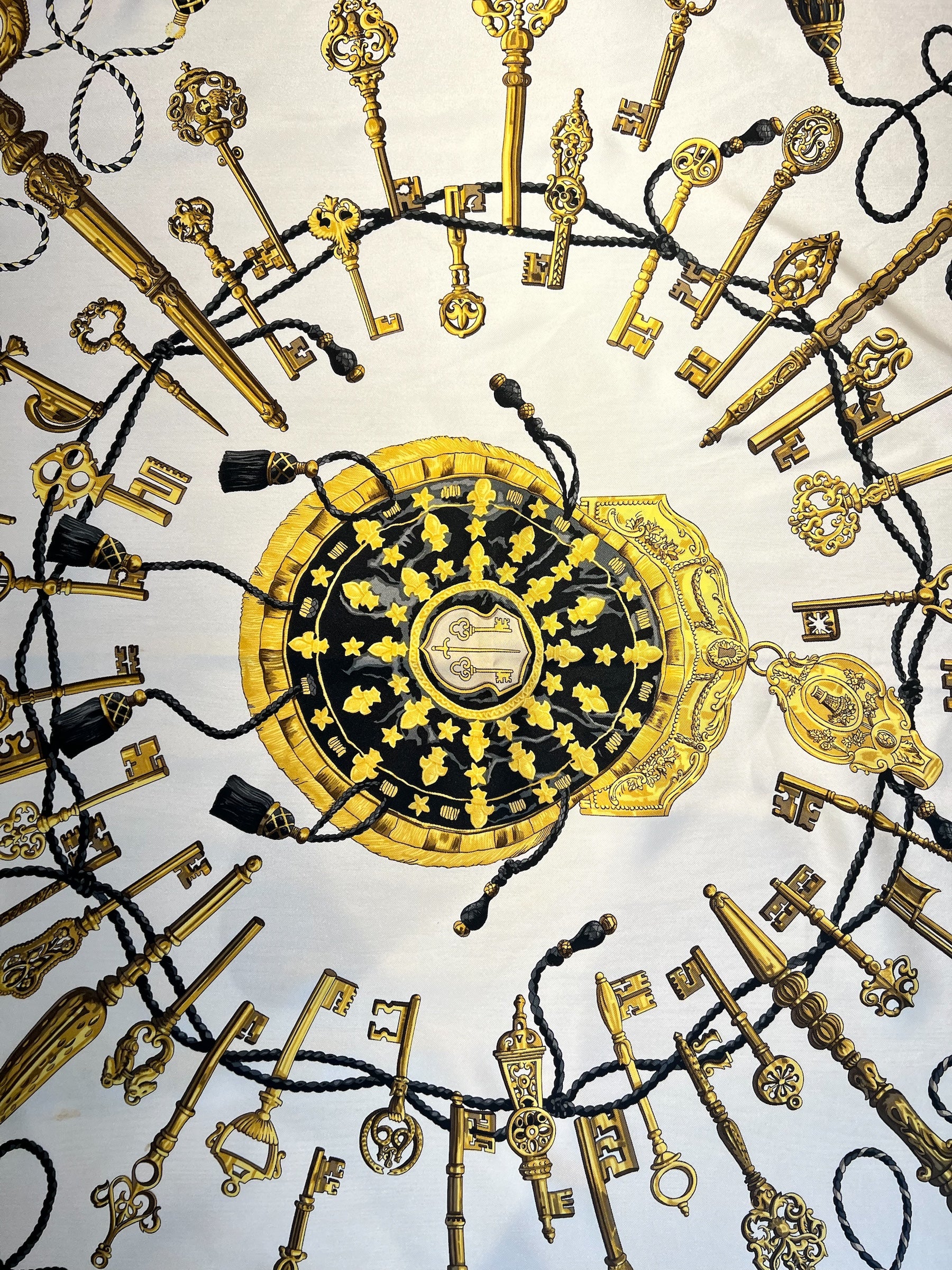 Hermès - Carré 90 « Les Clés » bleu et doré