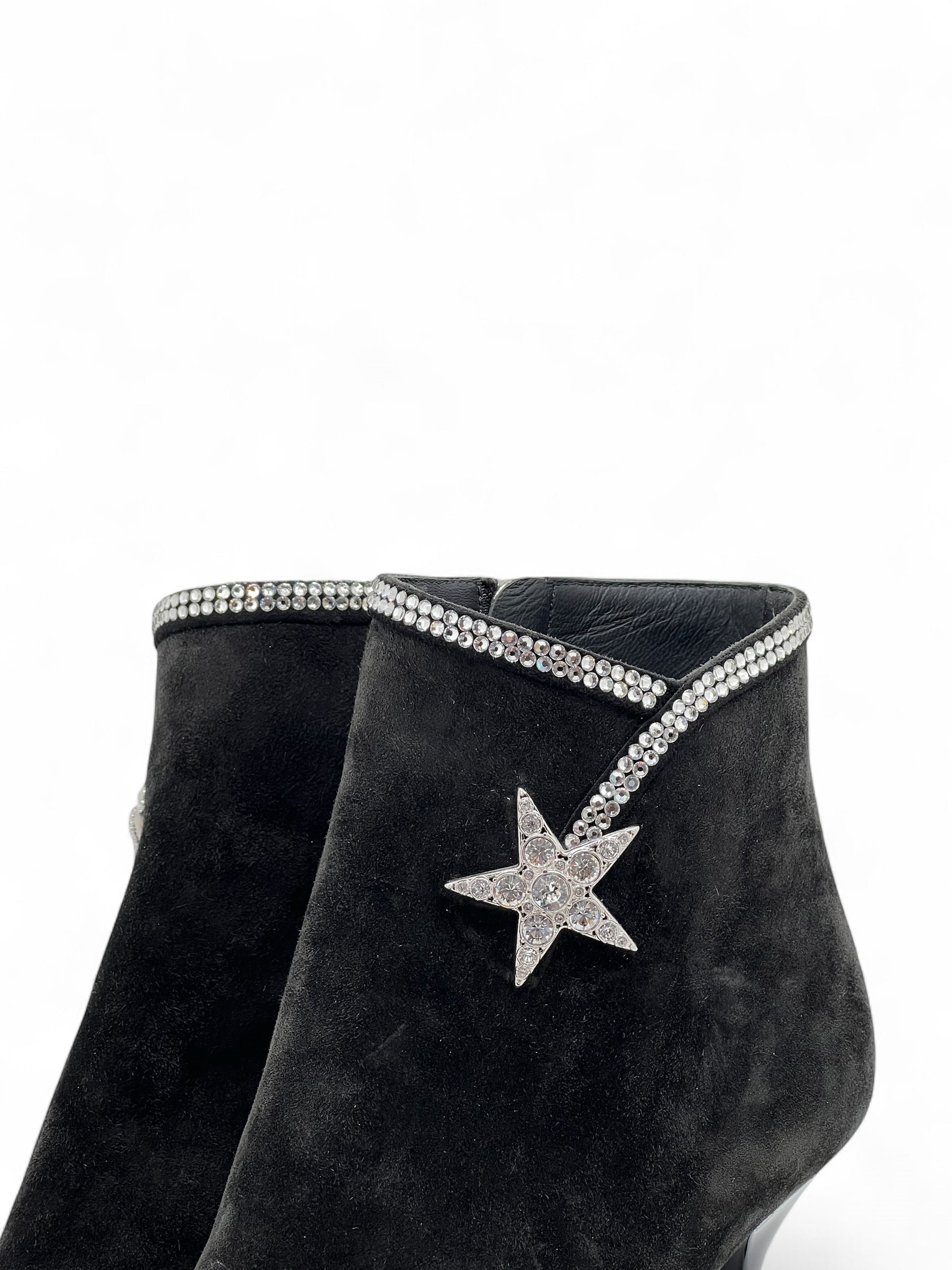 Chanel - Stiefeletten aus Wildleder mit Strasssteinen Gr. 35