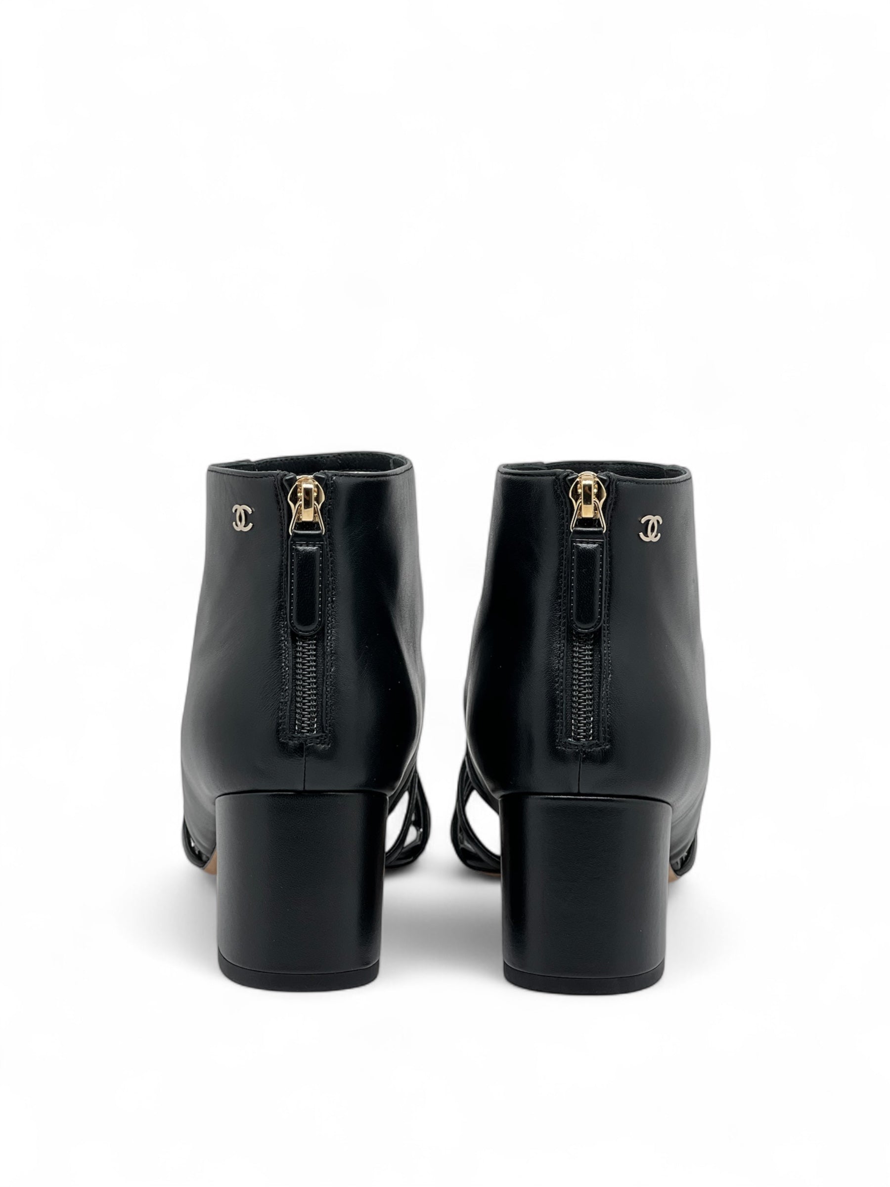 Chanel - Stiefeletten mit Perlen T40