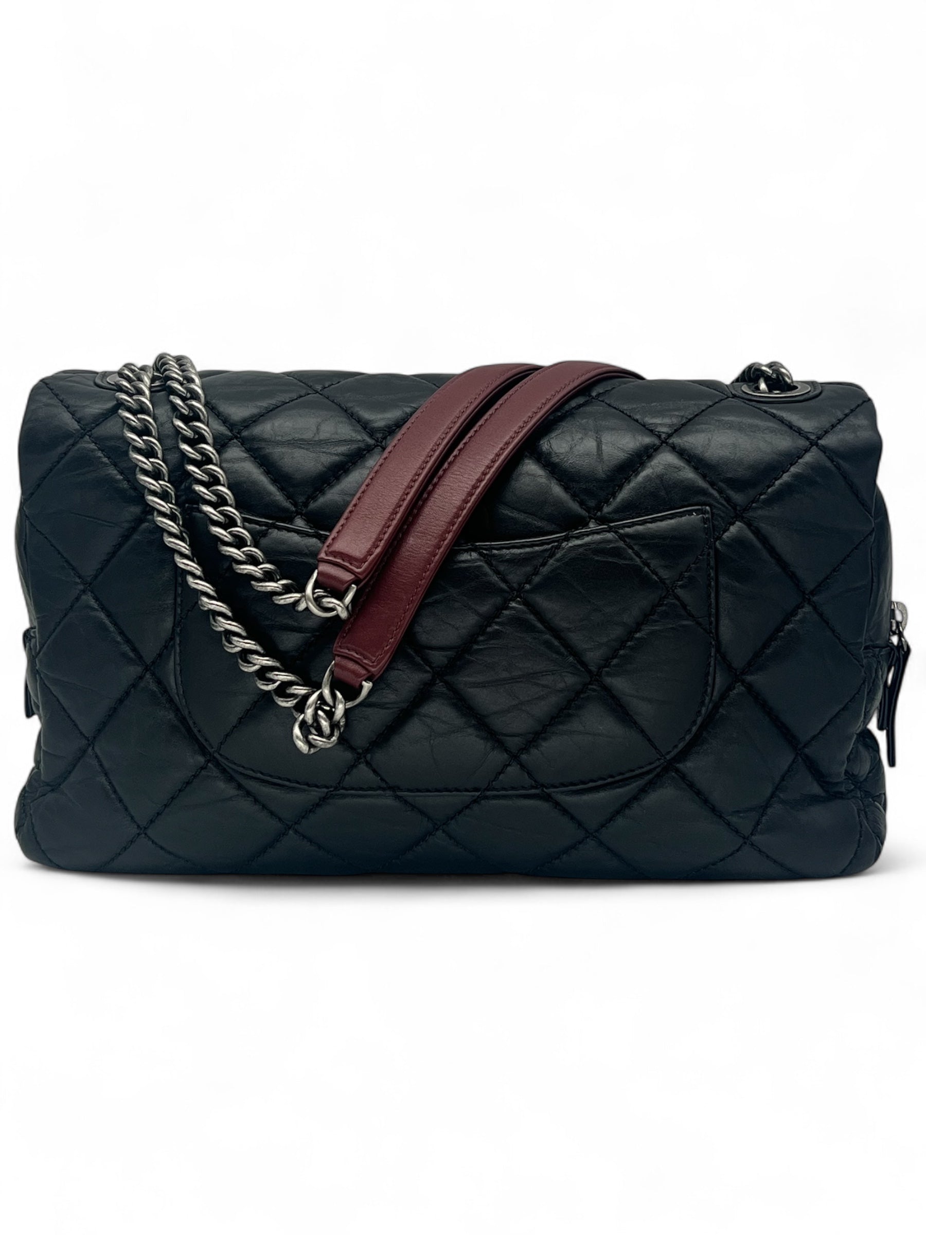 Chanel - Sac à rabat noir et bordeaux