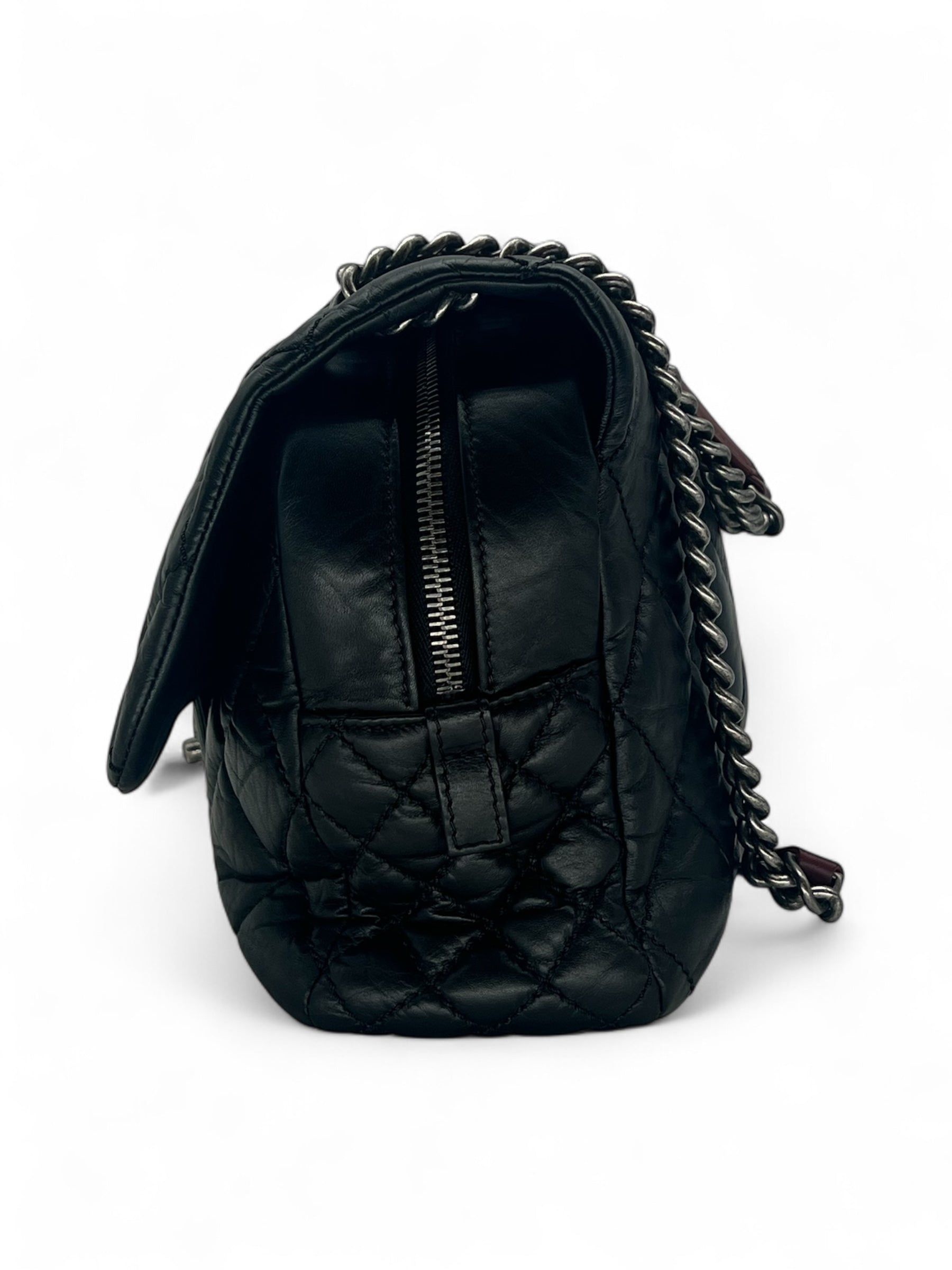 Chanel - Sac à rabat noir et bordeaux