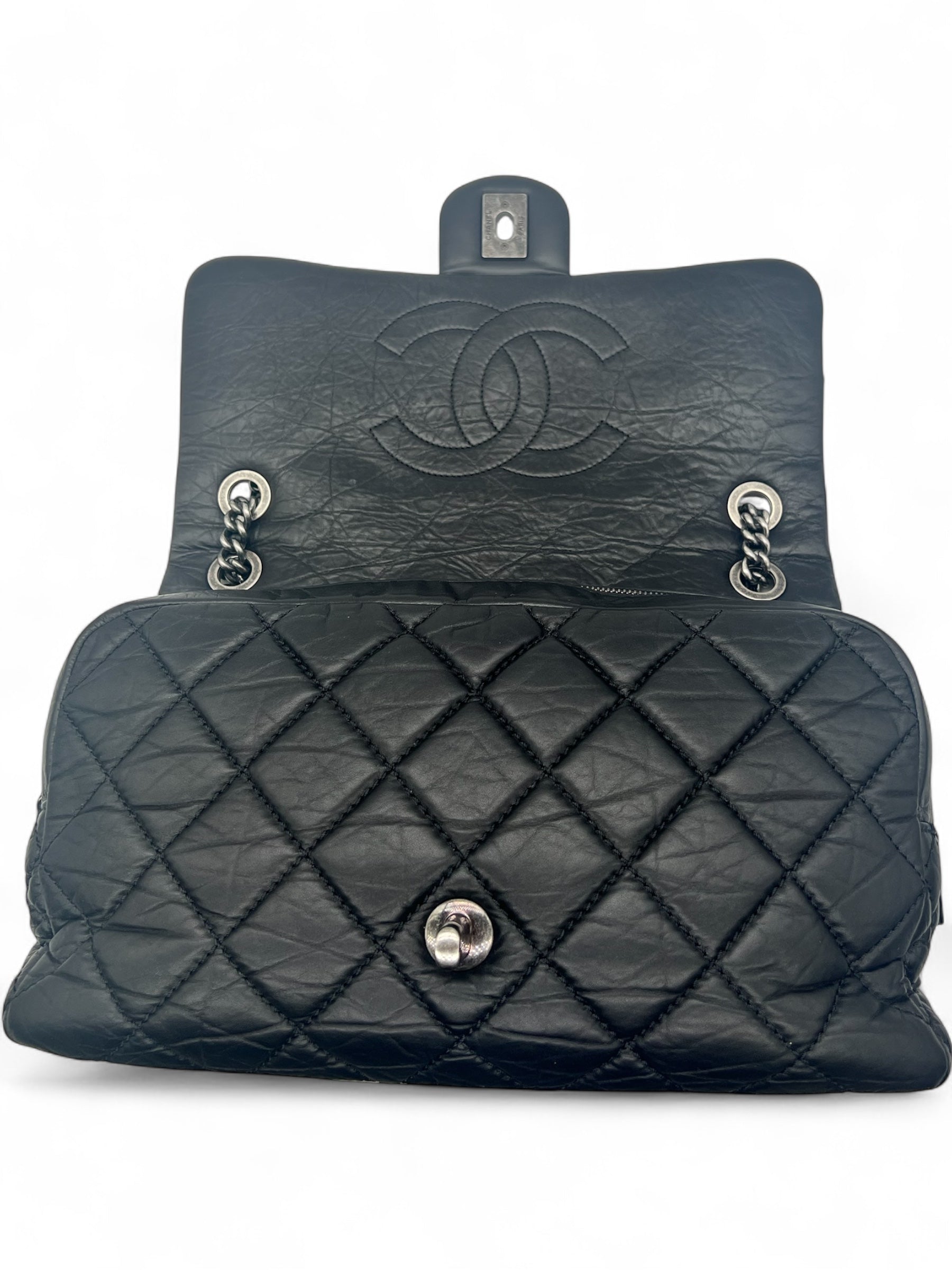Chanel - Sac à rabat noir et bordeaux
