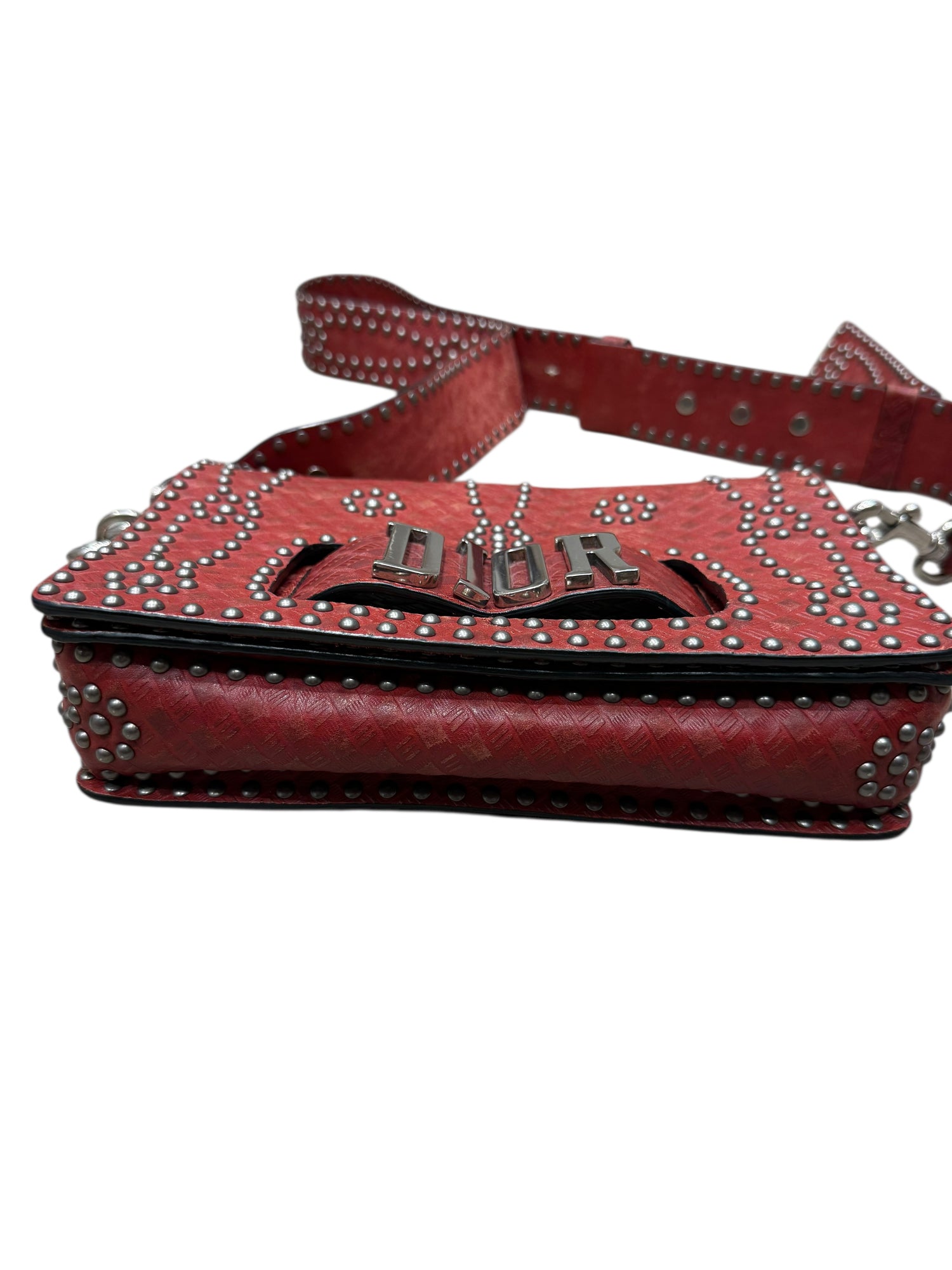Christian Dior - Sac Modèle Évolution en cuir rouge clouté
