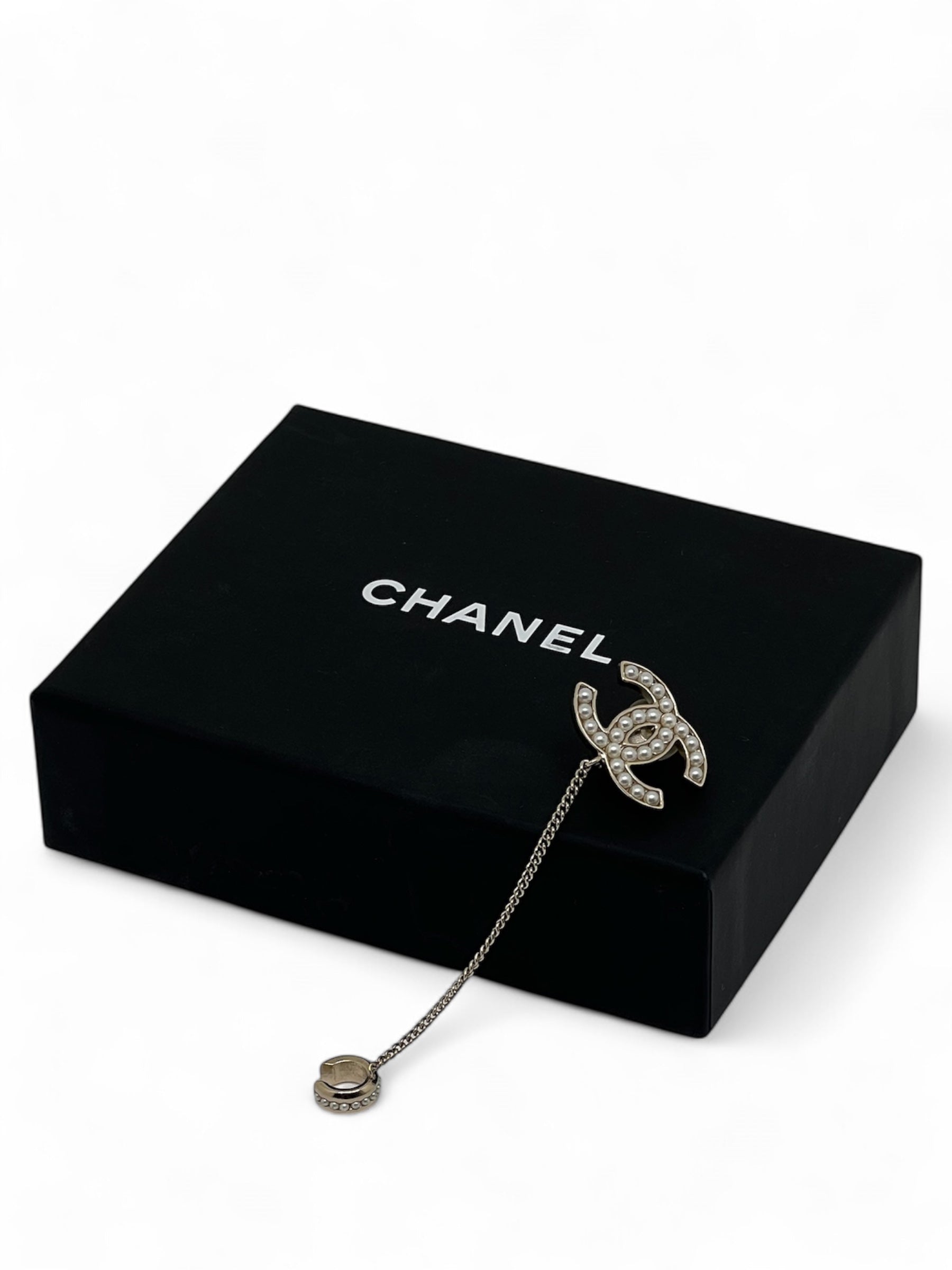 Chanel - Mono boucle Earcuff avec perles