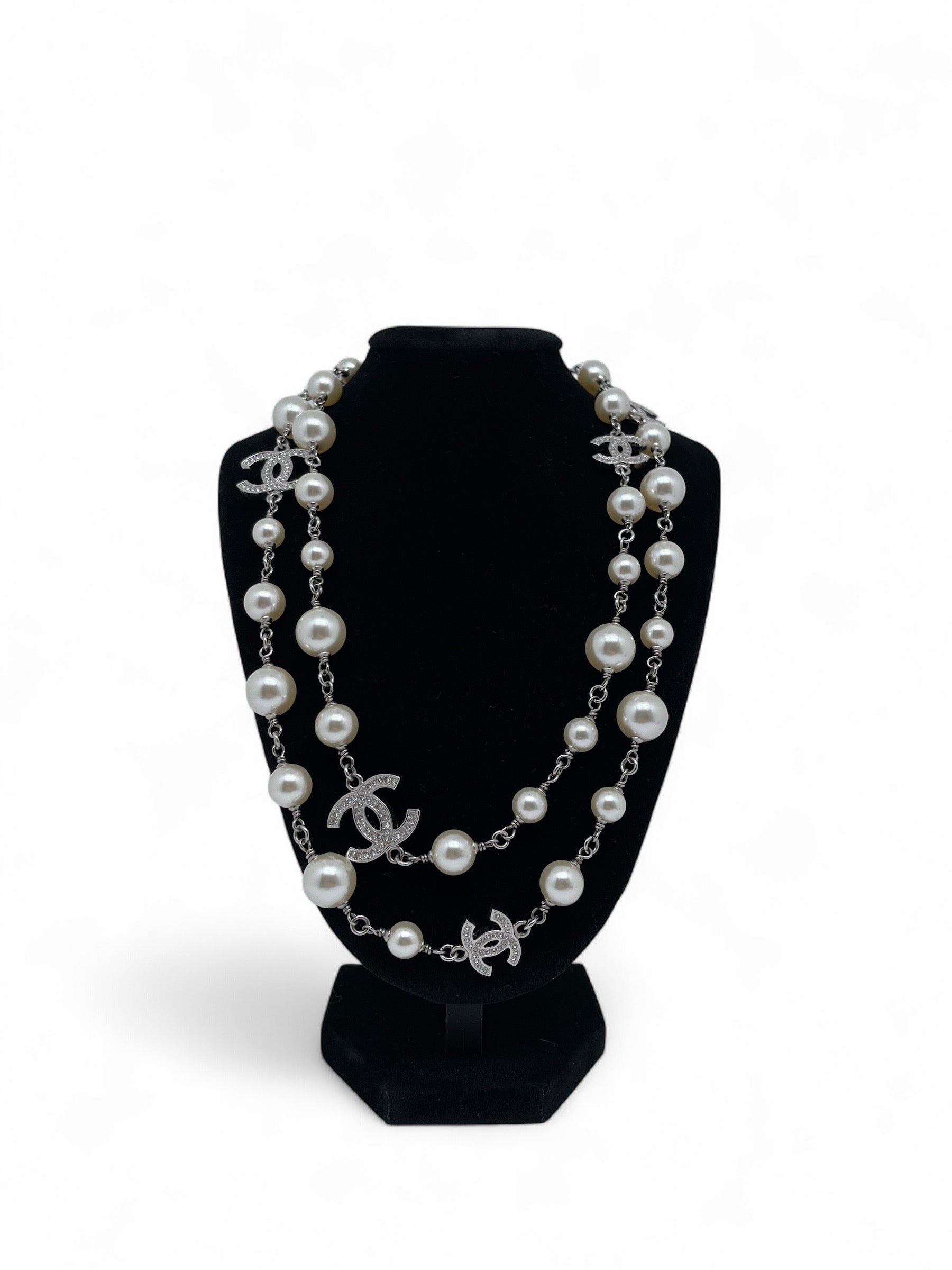 Chanel - Sautoir avec perles