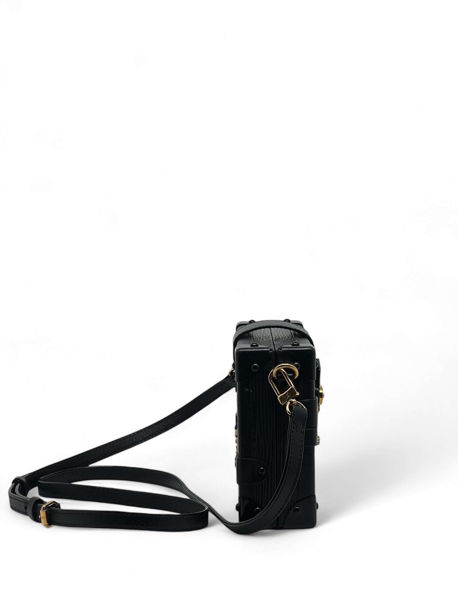 Louis Vuitton - Kleine Koffer-Tasche aus Epi-Leder