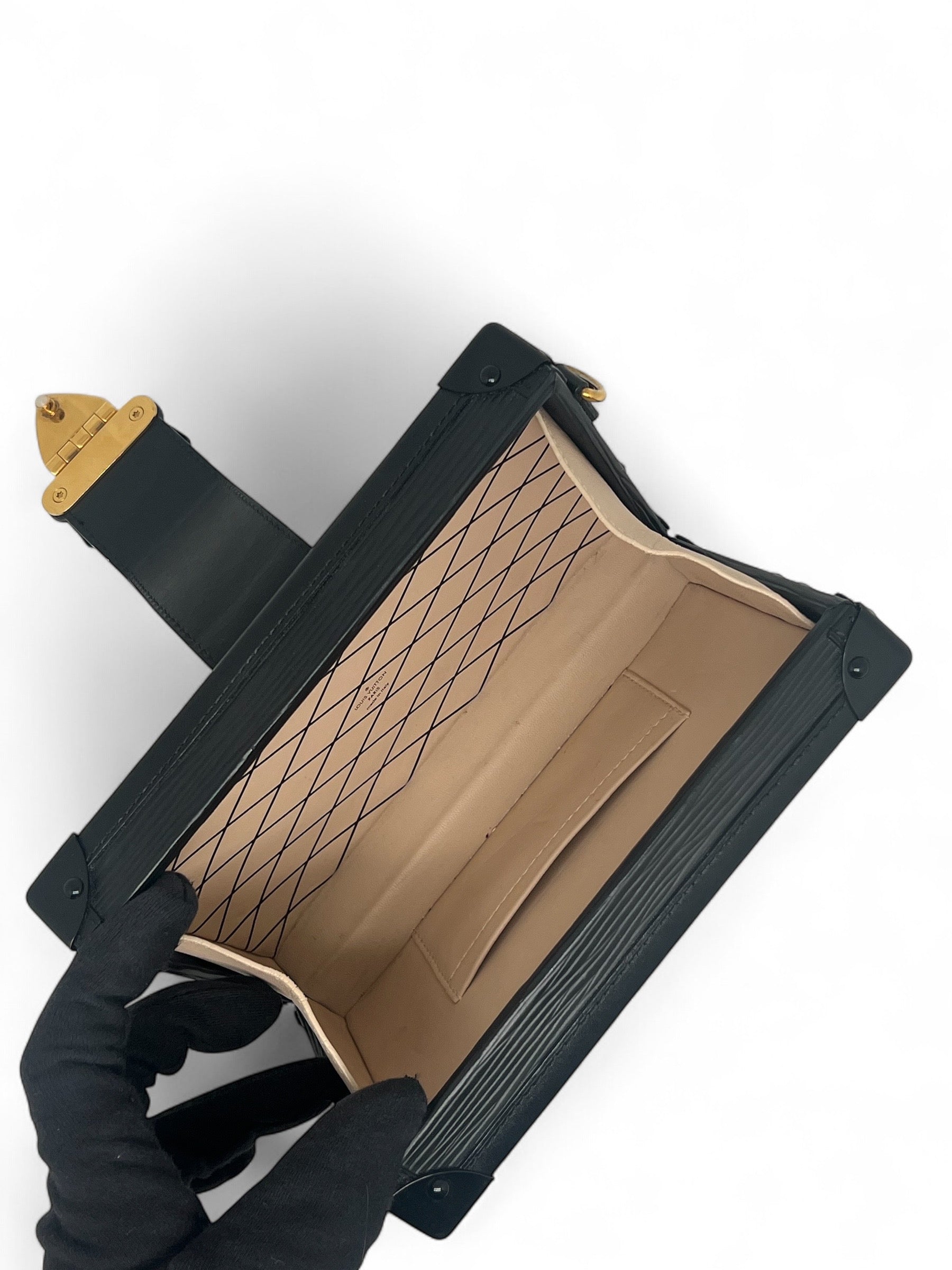 Louis Vuitton - Kleine Koffer-Tasche aus Epi-Leder