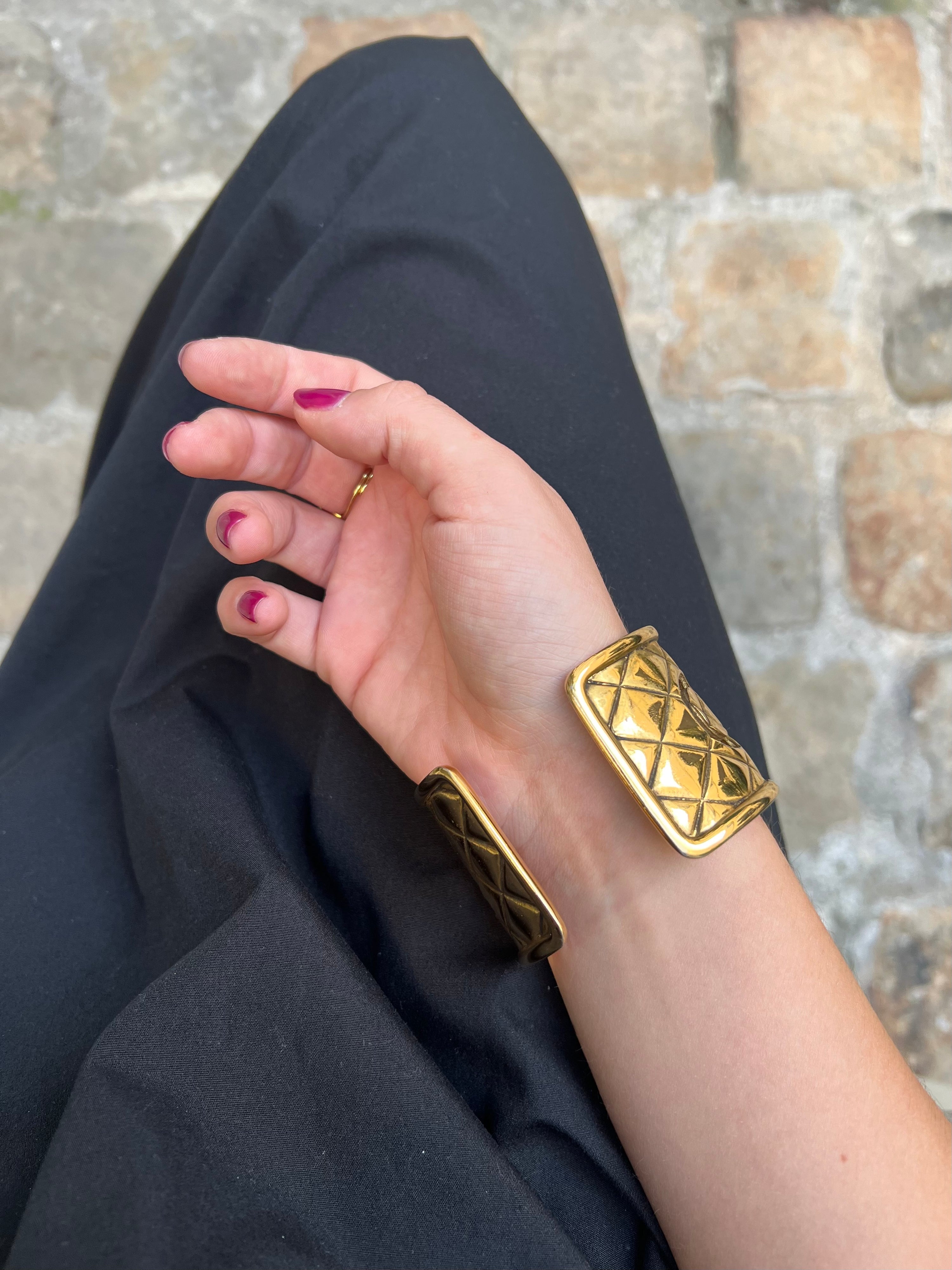 Chanel - Goldfarbene Manschette