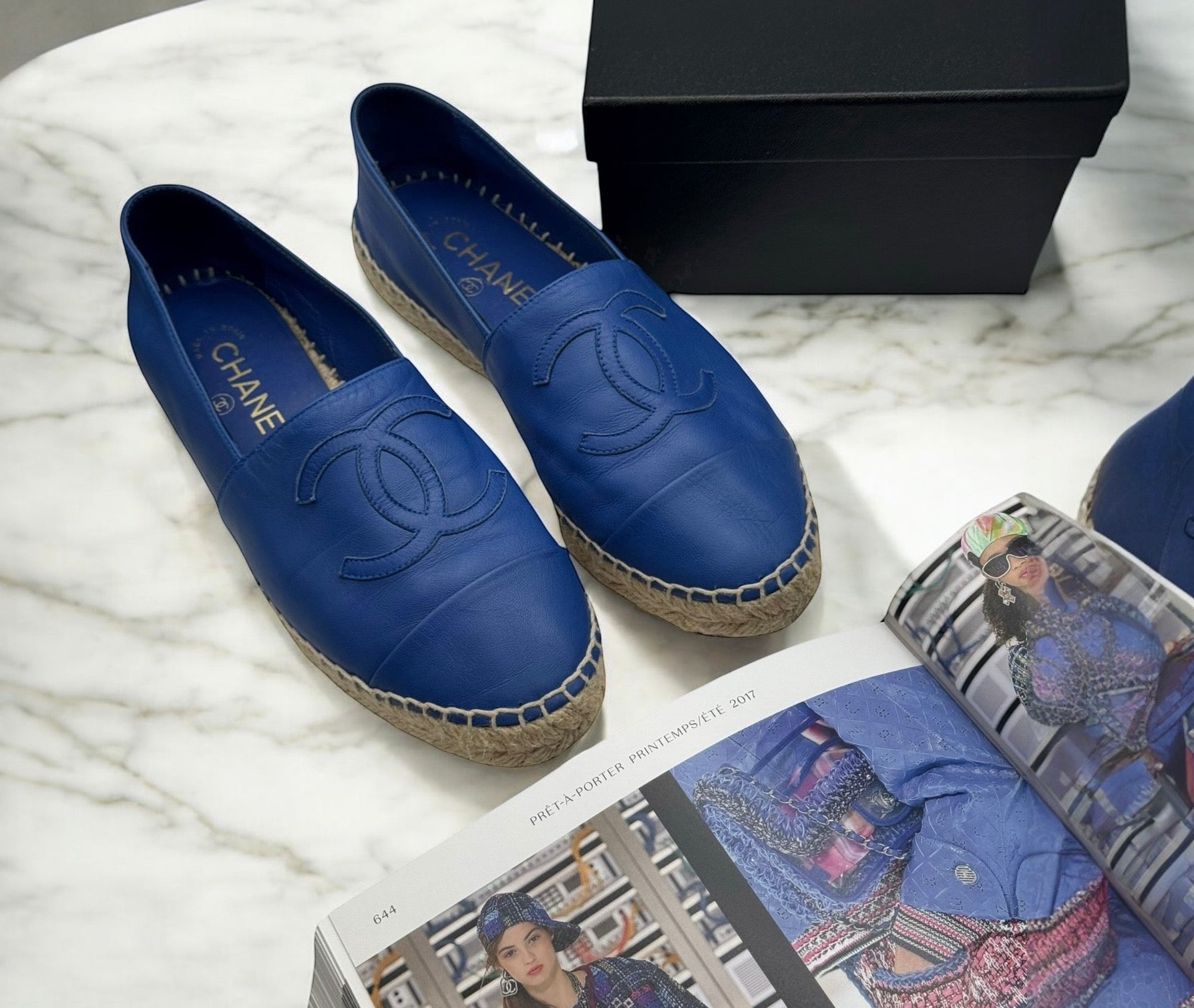 Chanel - Espadrilles en cuir bleu T37