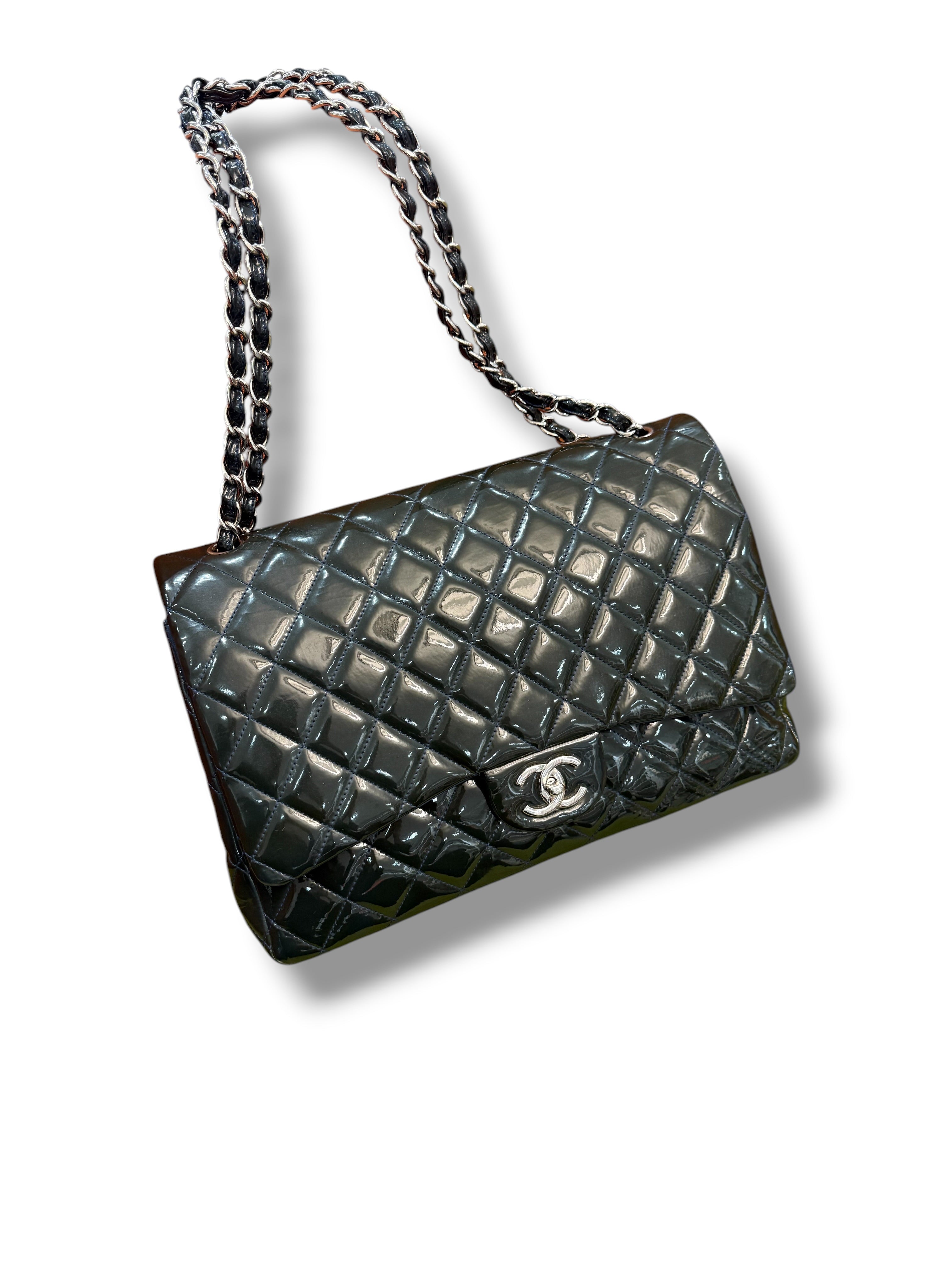 Chanel - Sac Classique 11:12 Maxi Jumbo en cuir vernis Vert