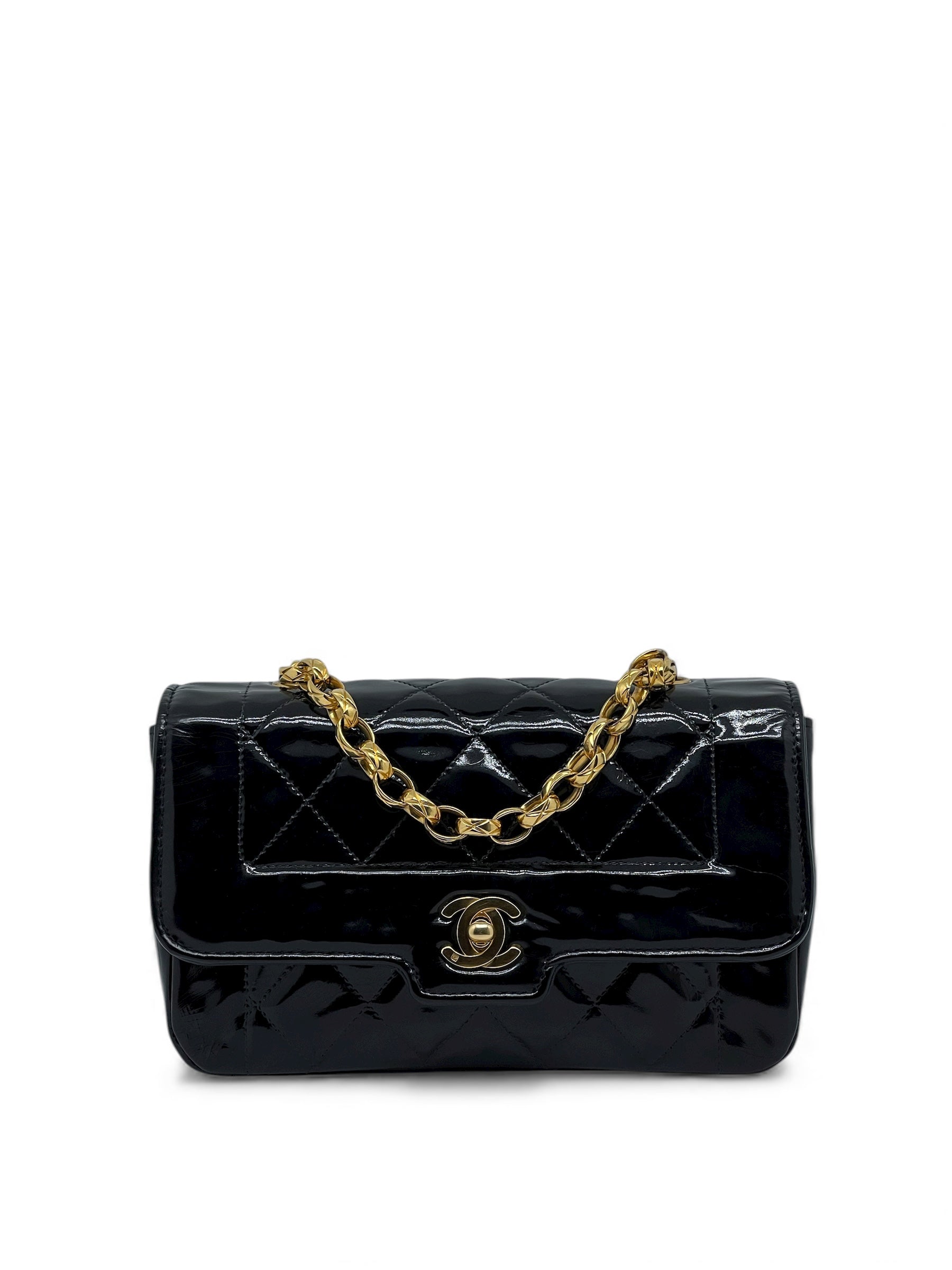 Chanel - Sac à rabat cuir verni