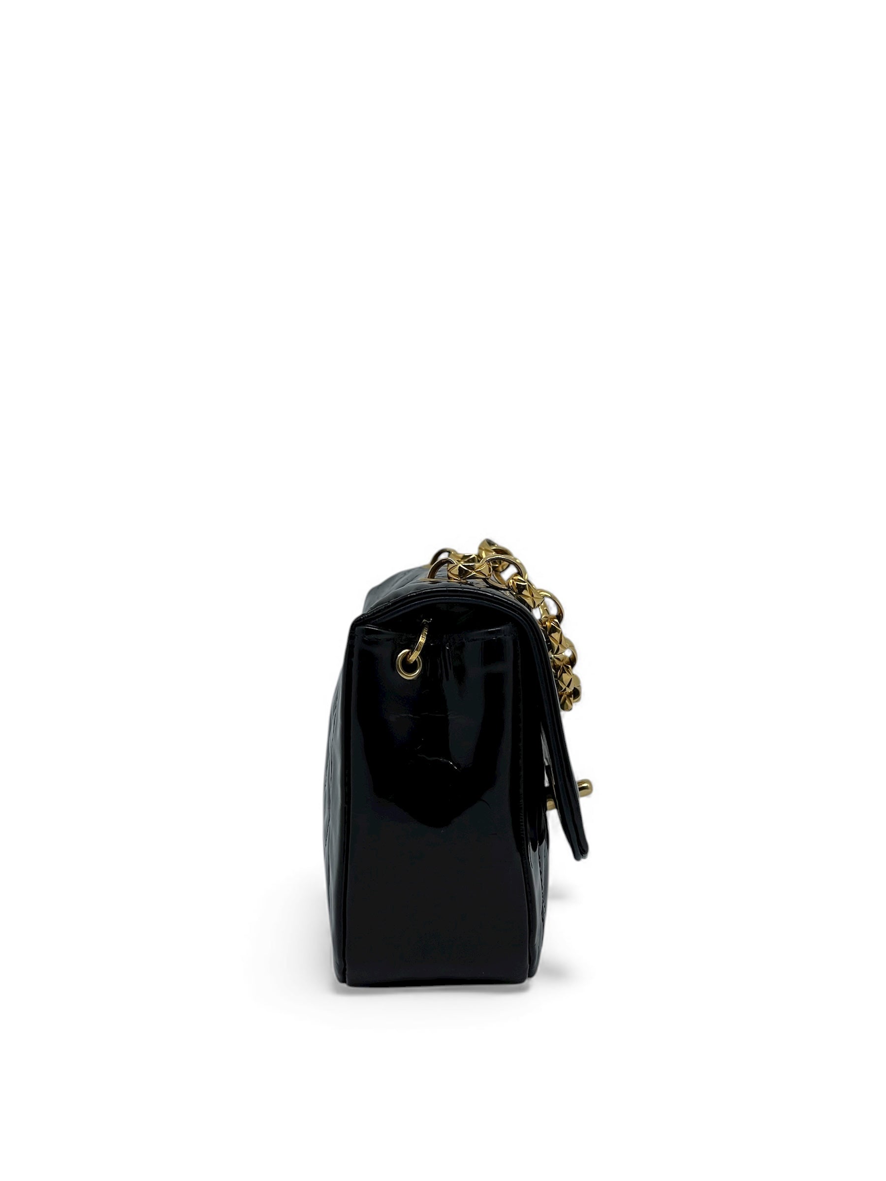 Chanel - Sac à rabat cuir verni