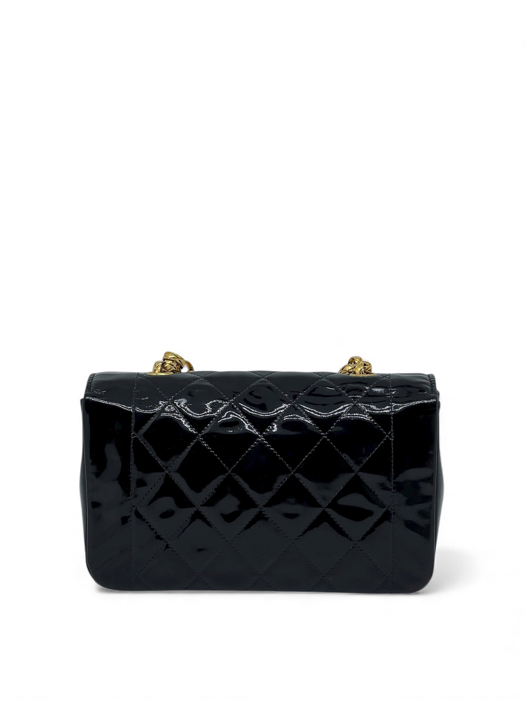 Chanel - Sac à rabat cuir verni