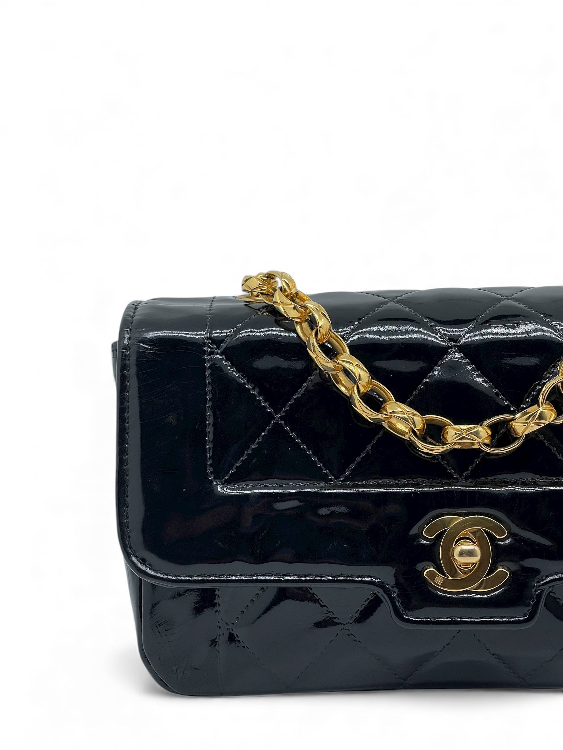 Chanel - Sac à rabat cuir verni