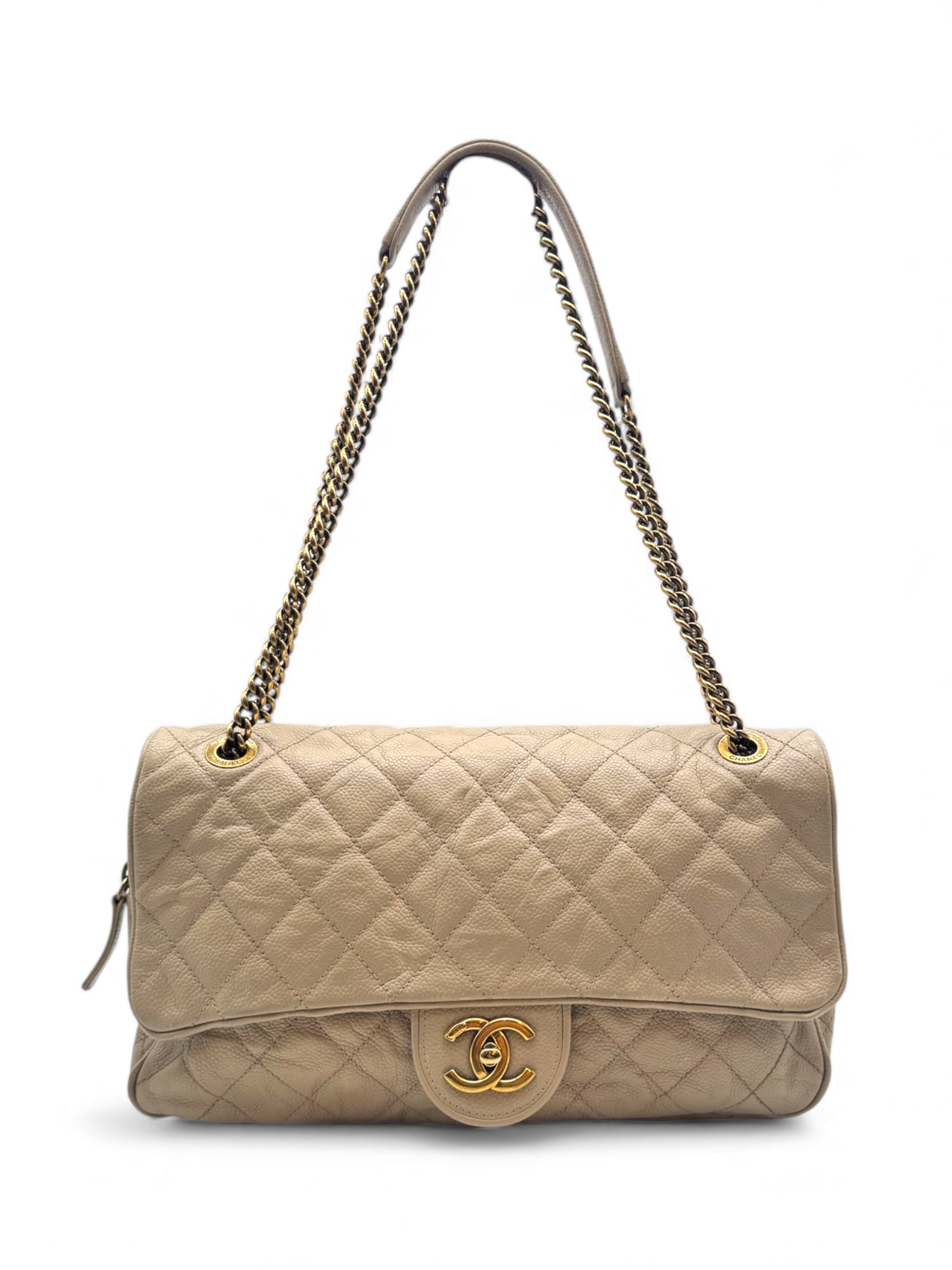 Chanel - Sac à rabat beige