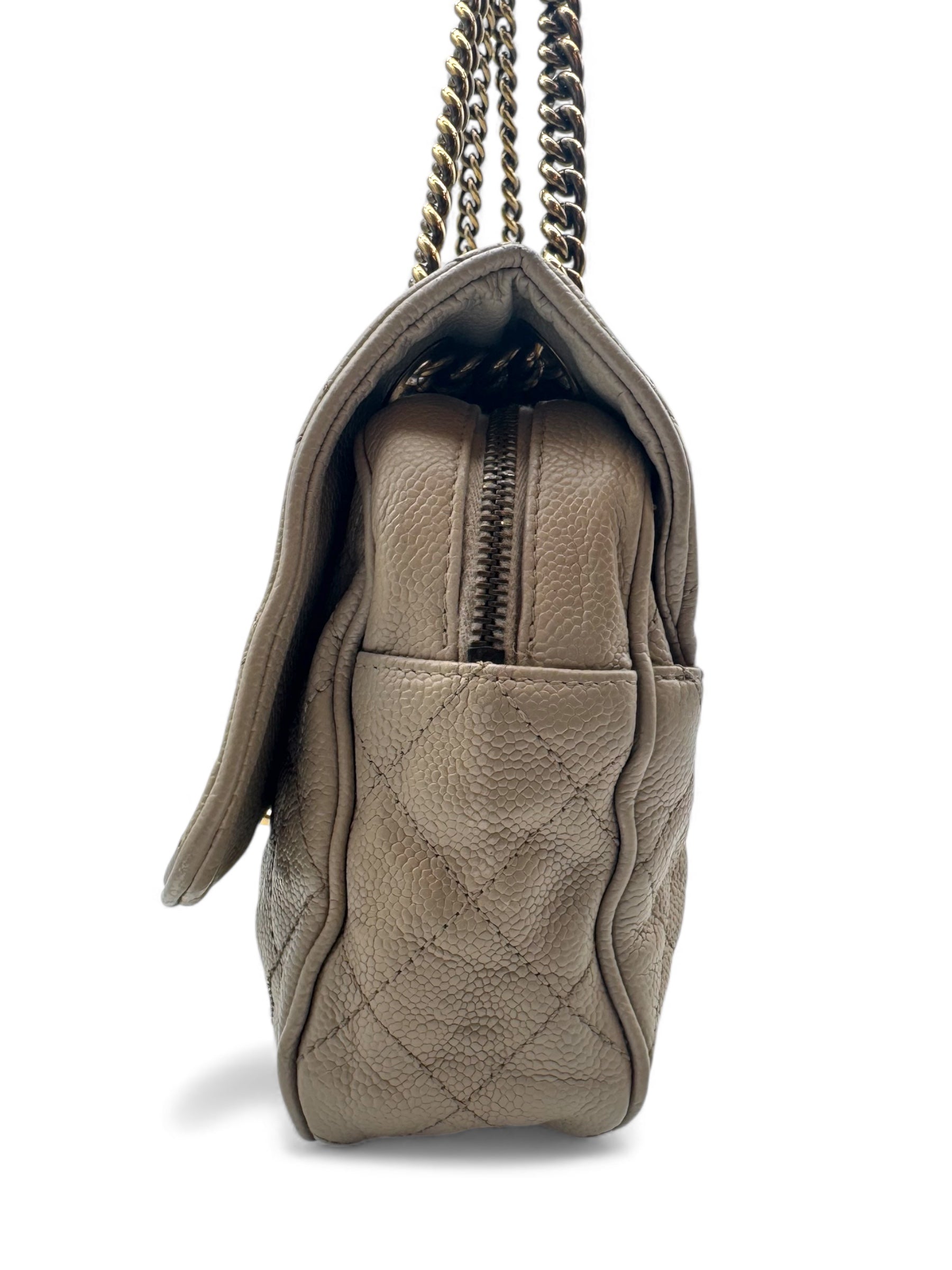 Chanel - Sac à rabat beige