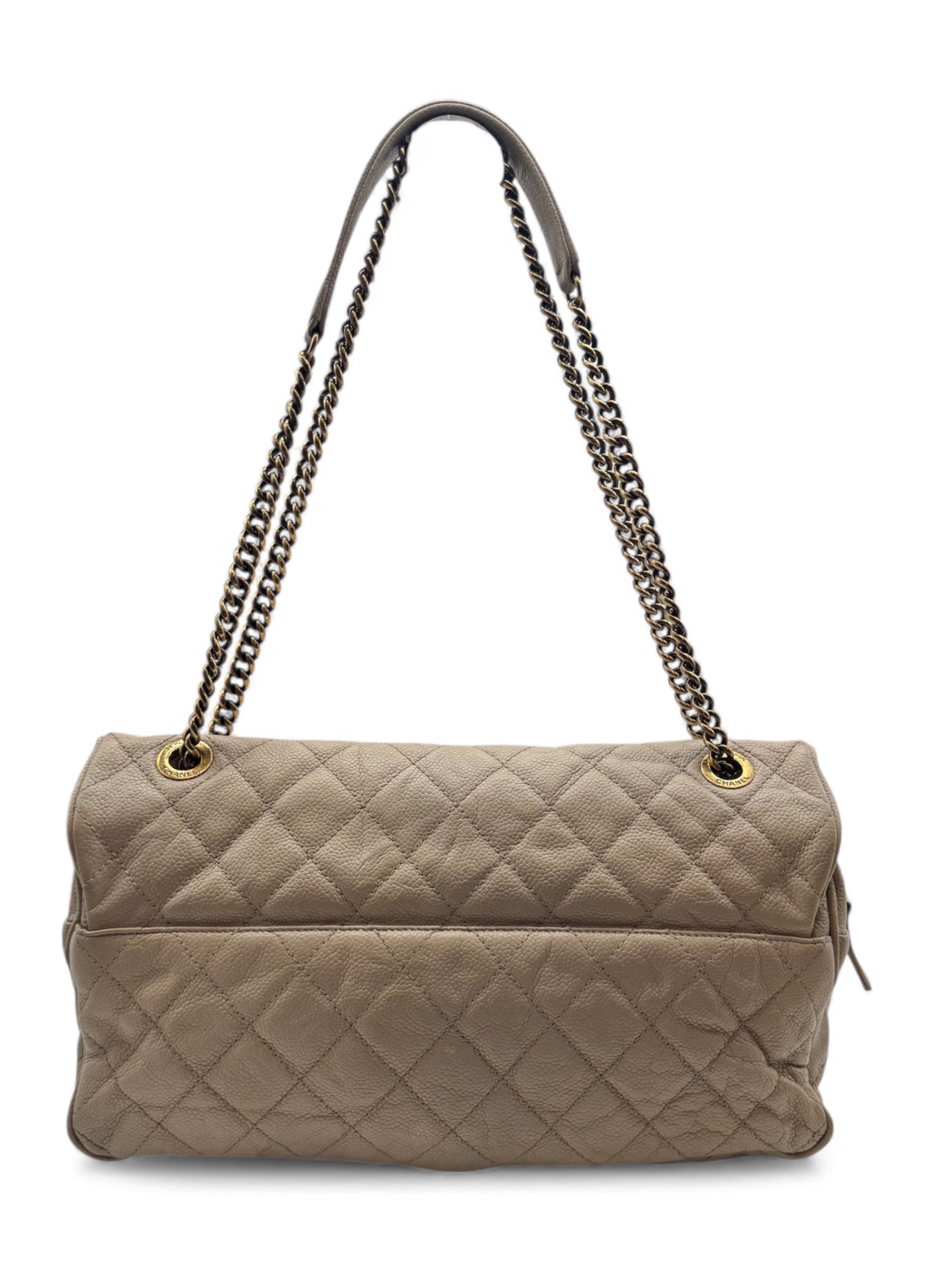 Chanel - Sac à rabat beige