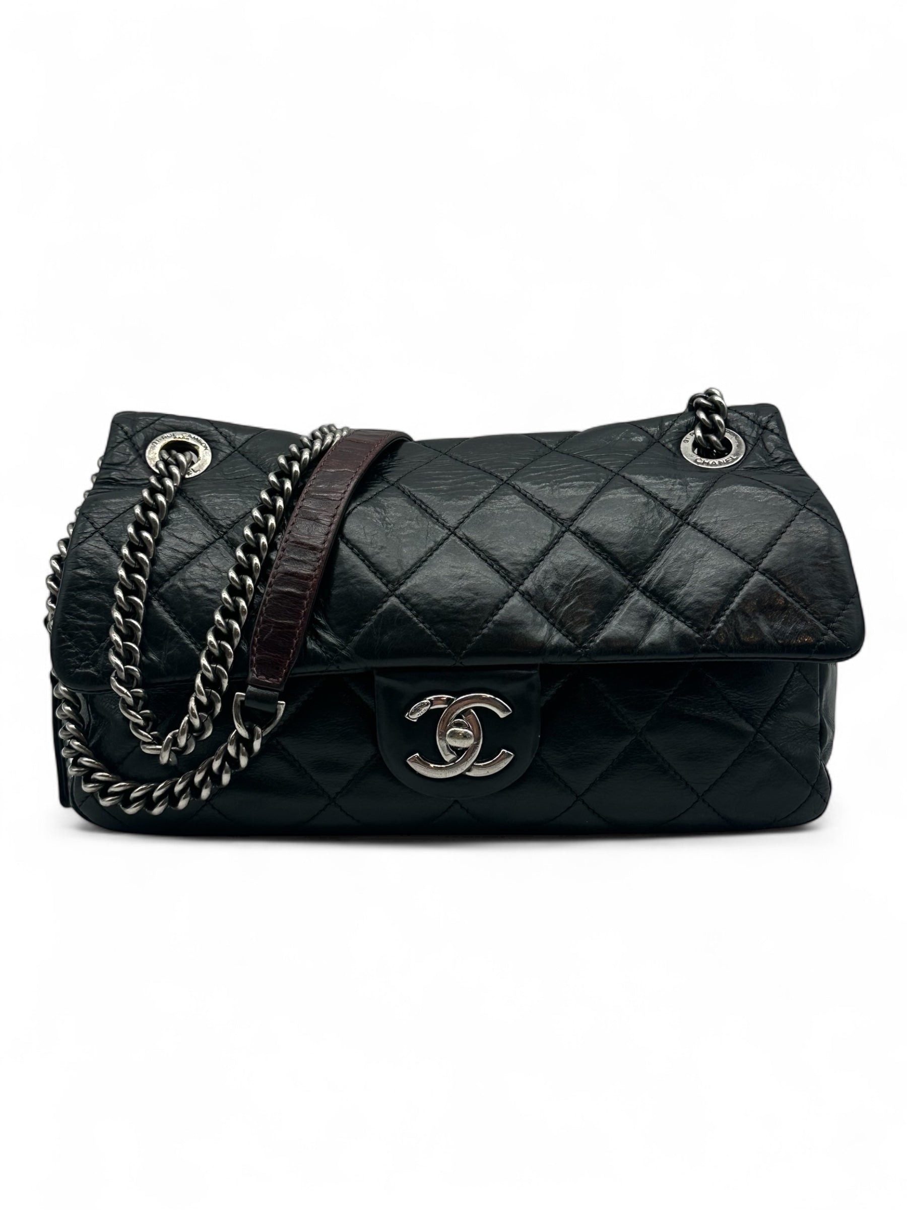 Chanel - Borsa nera con patta