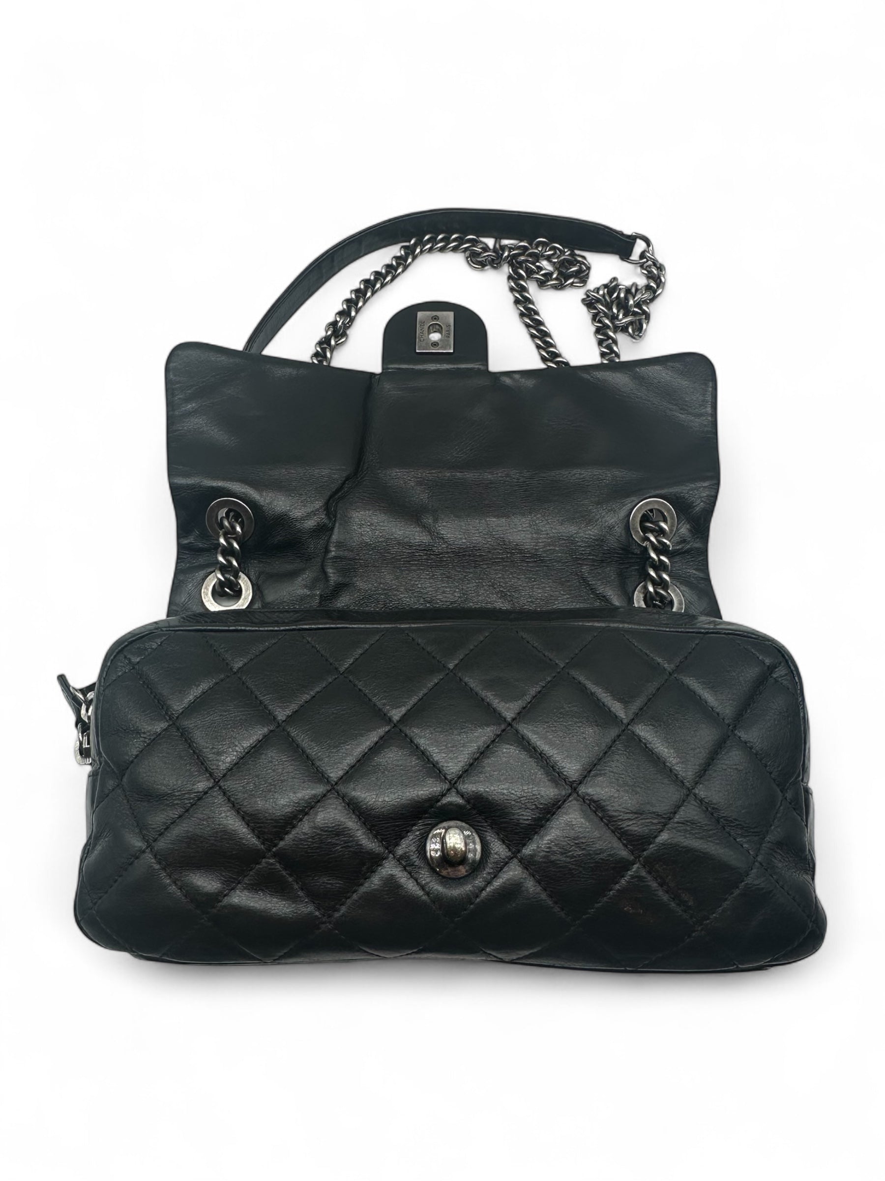 Chanel - Borsa nera con patta
