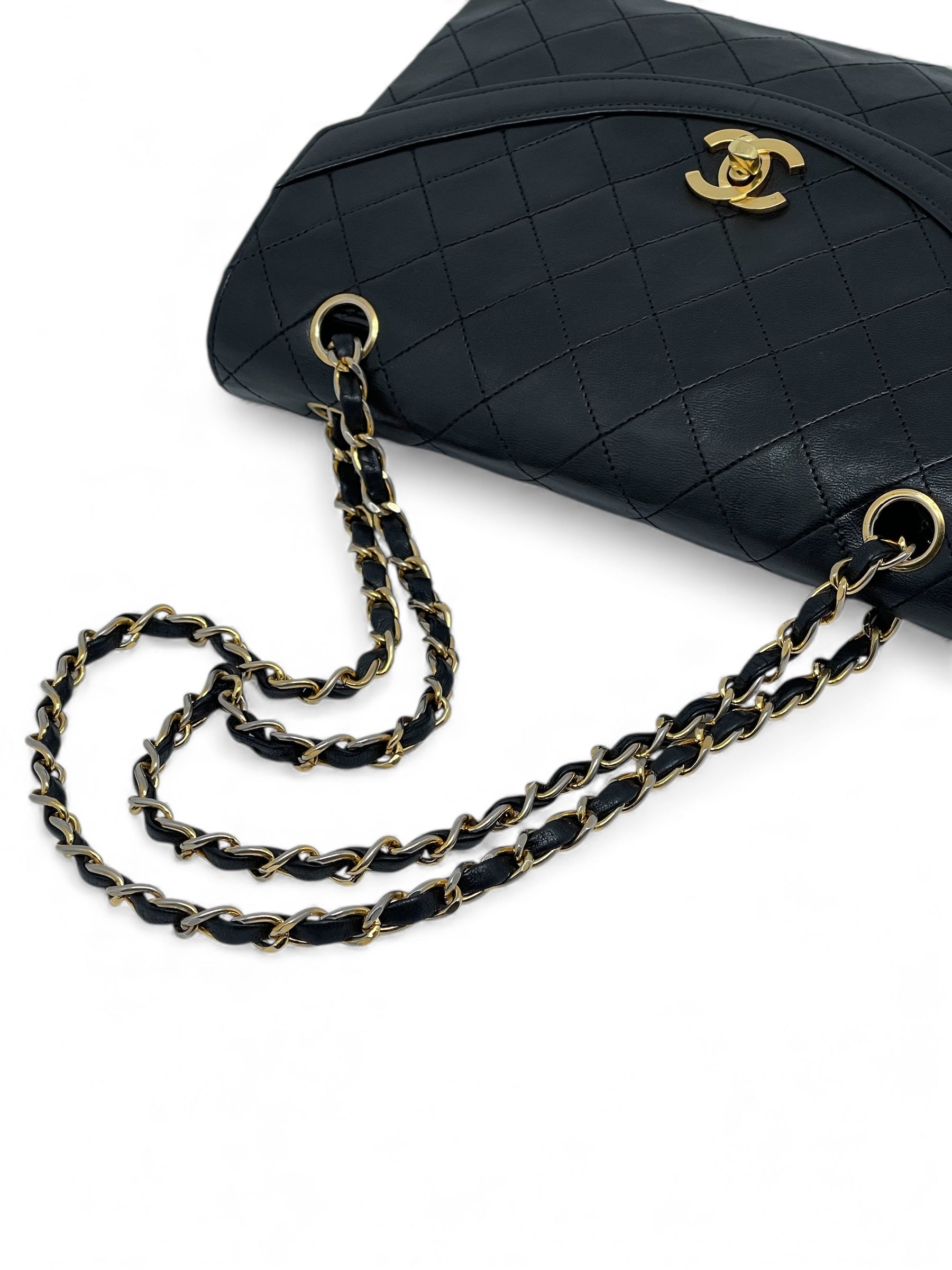 Chanel - Sac noir matelassé
