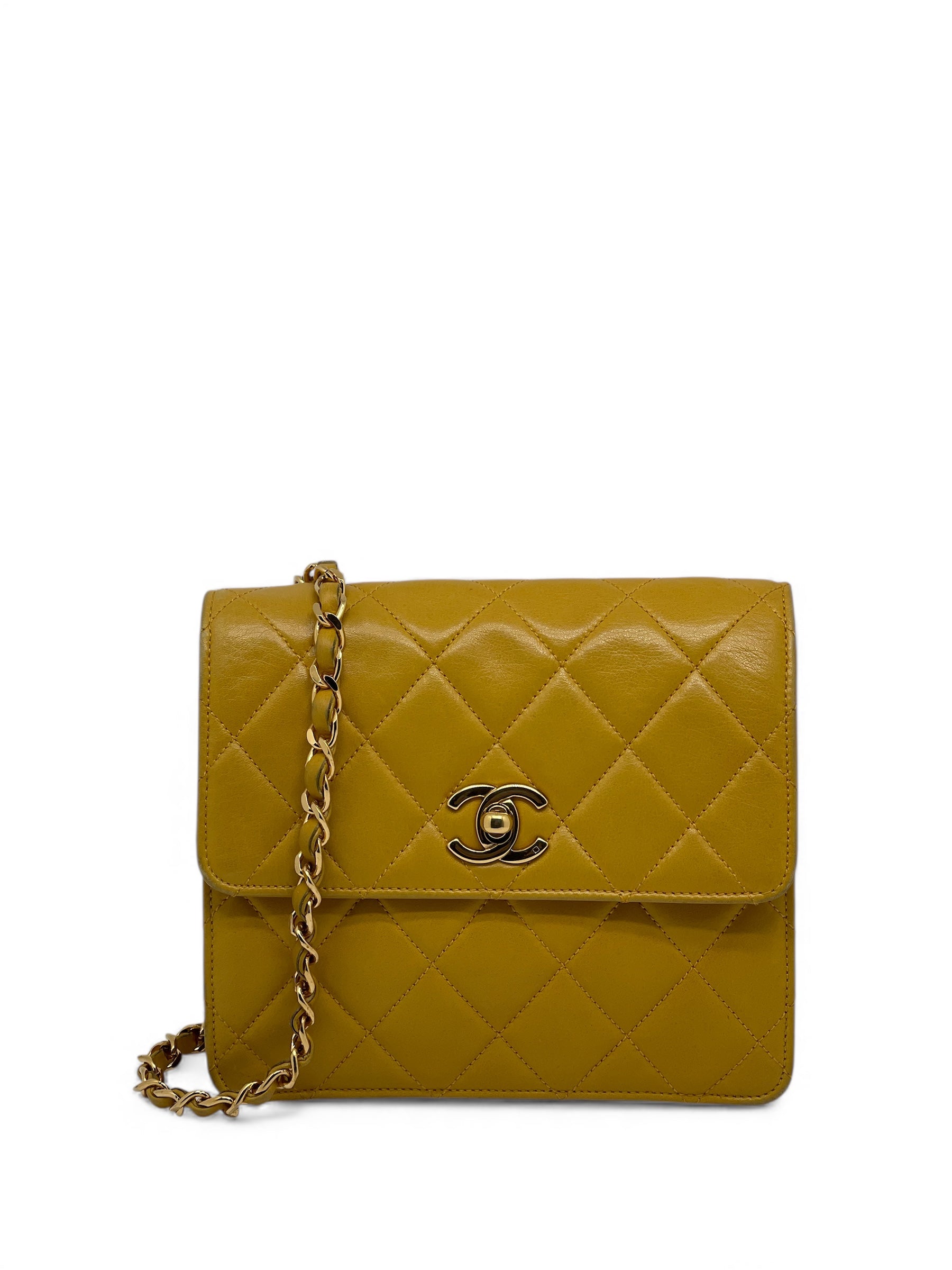 Chanel - Sac à rabat jaune