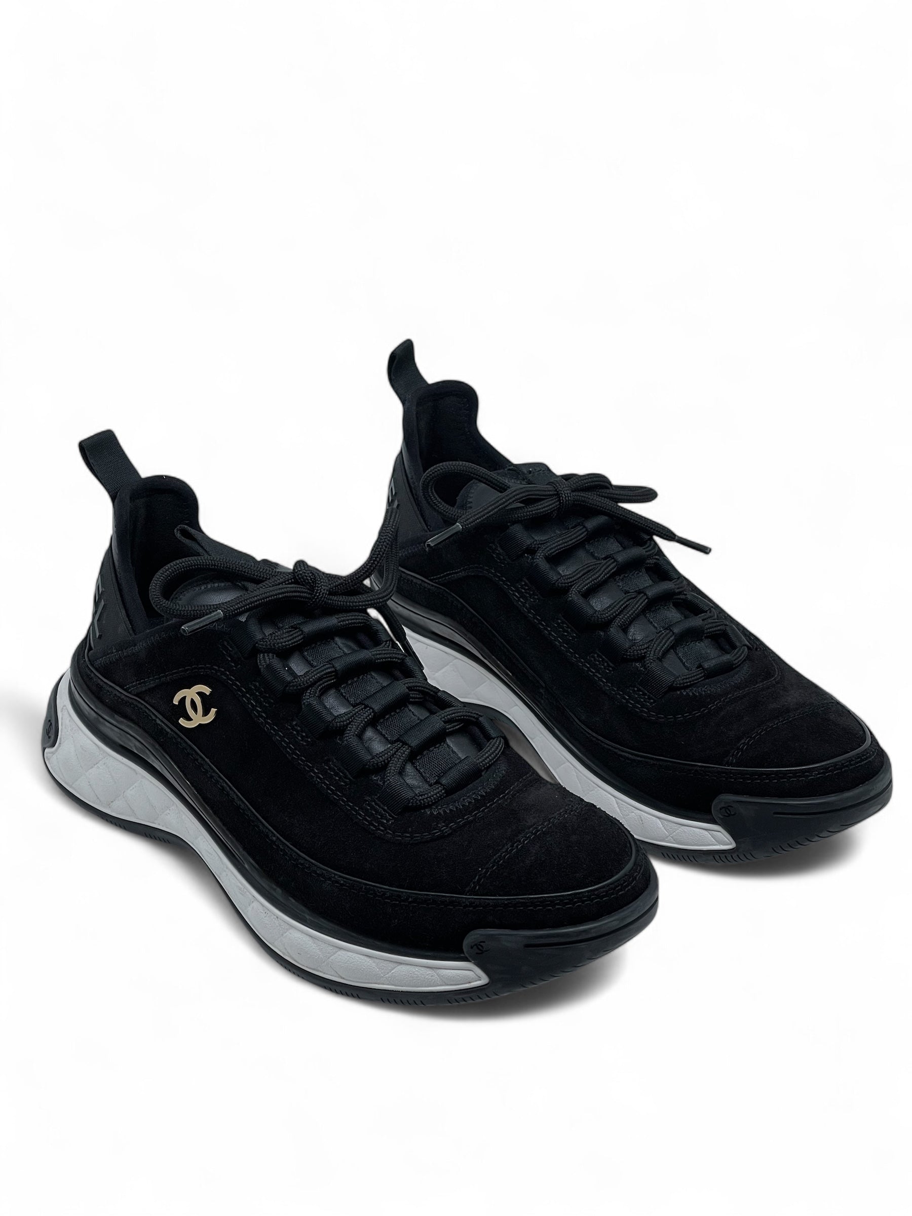 Chanel - Baskets basses en suède T38