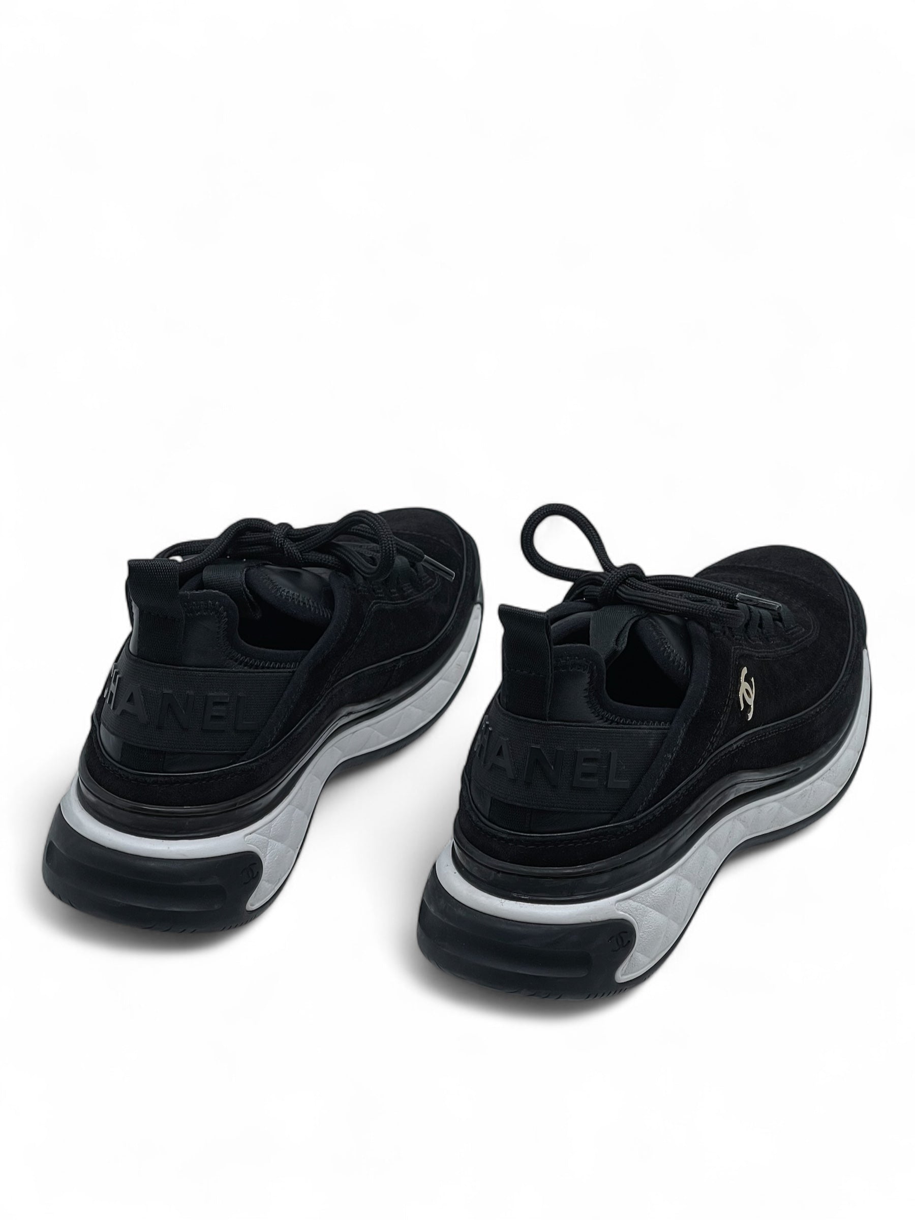 Chanel - Baskets basses en suède T38