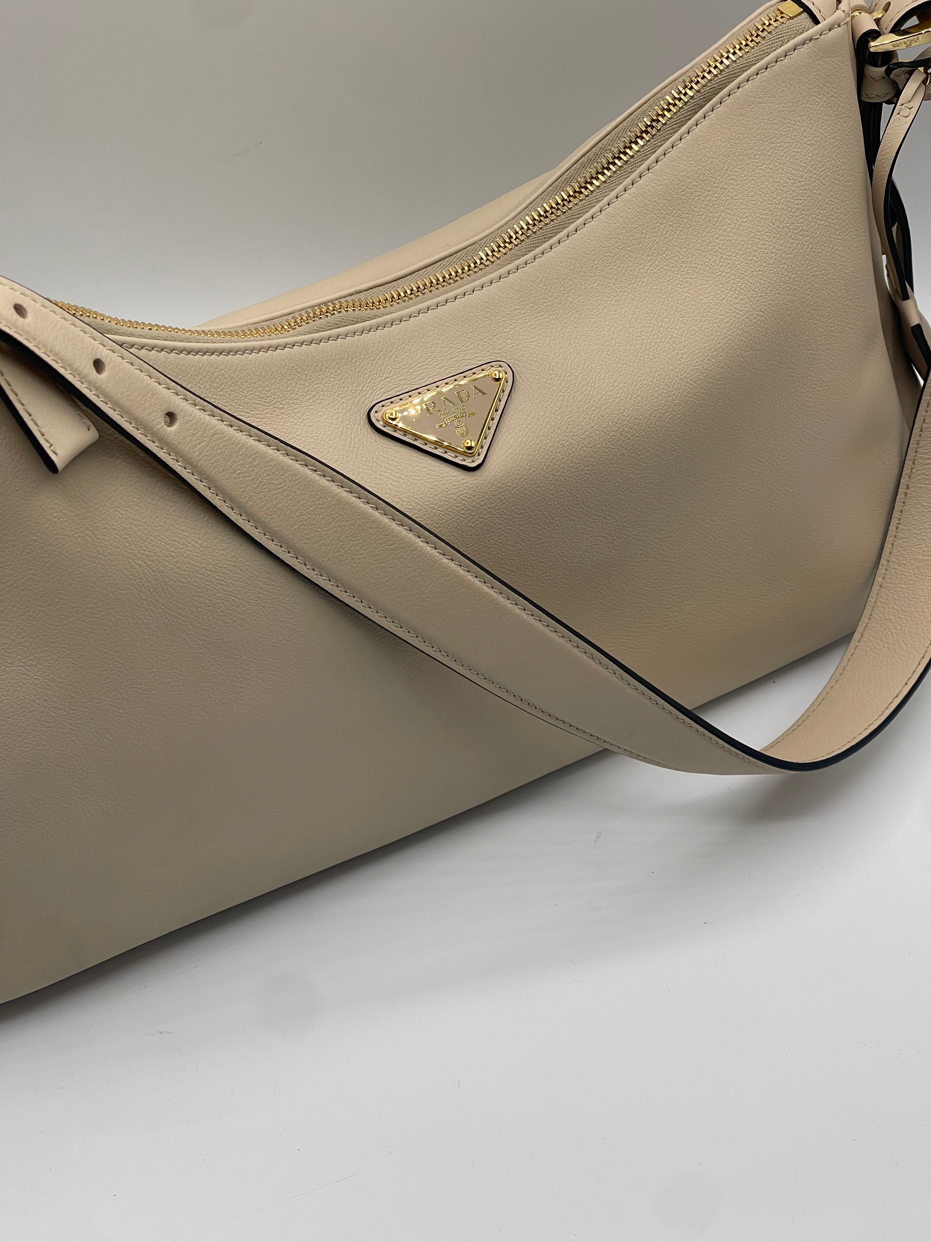 Prada - Sac Aimée sable MM