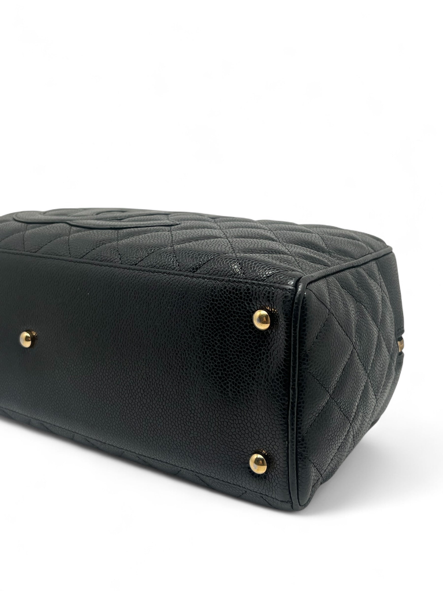 Chanel - Sac Boston en cuir caviar