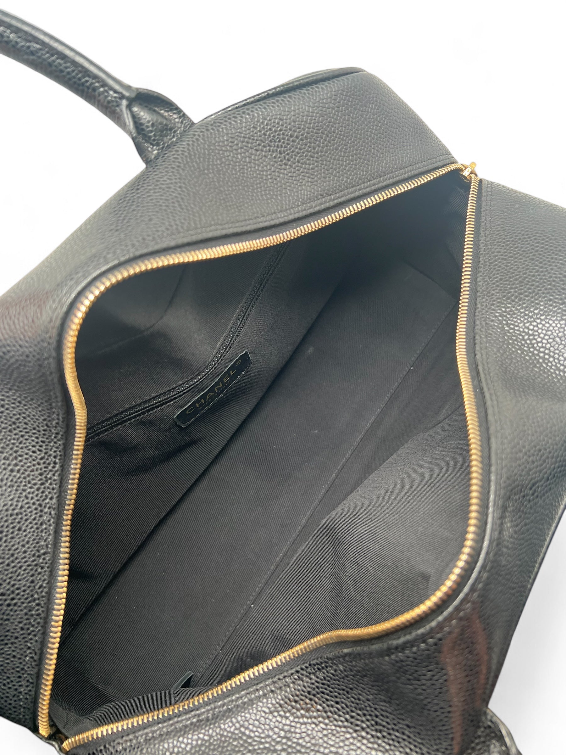 Chanel - Sac Boston en cuir caviar
