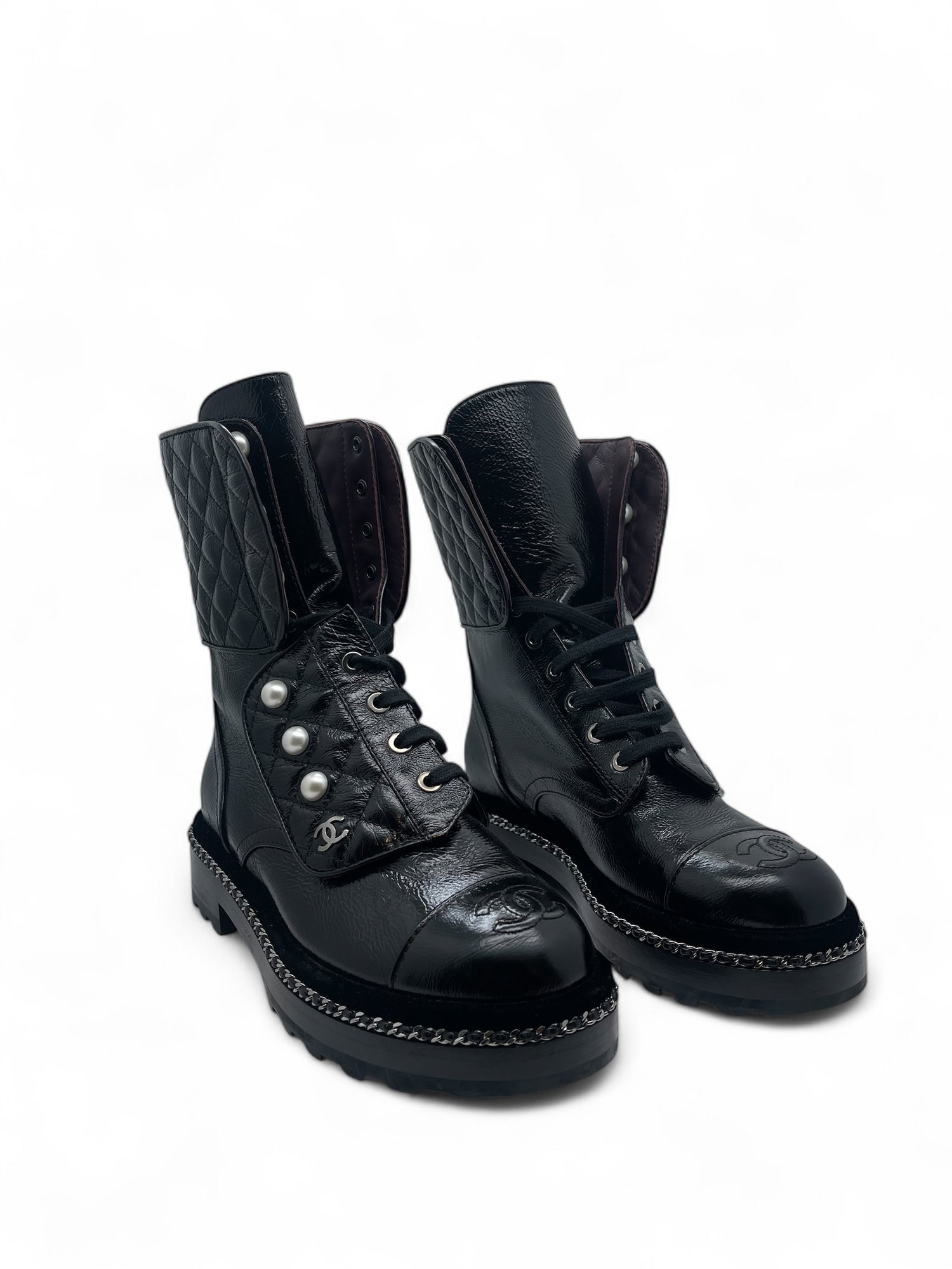 Chanel - Boots en cuir noir avec perles T35,5