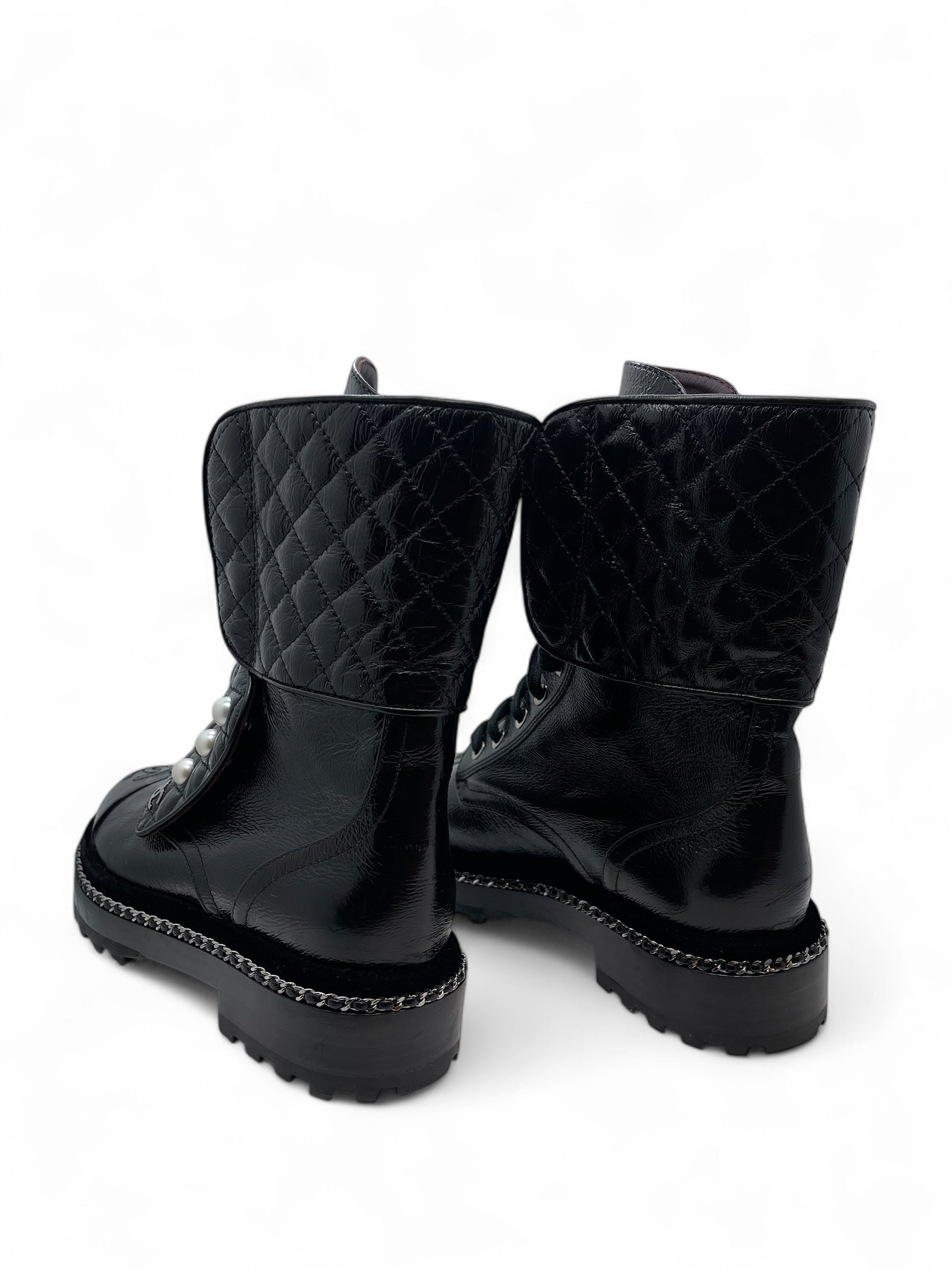 Chanel - Boots en cuir noir avec perles T35,5