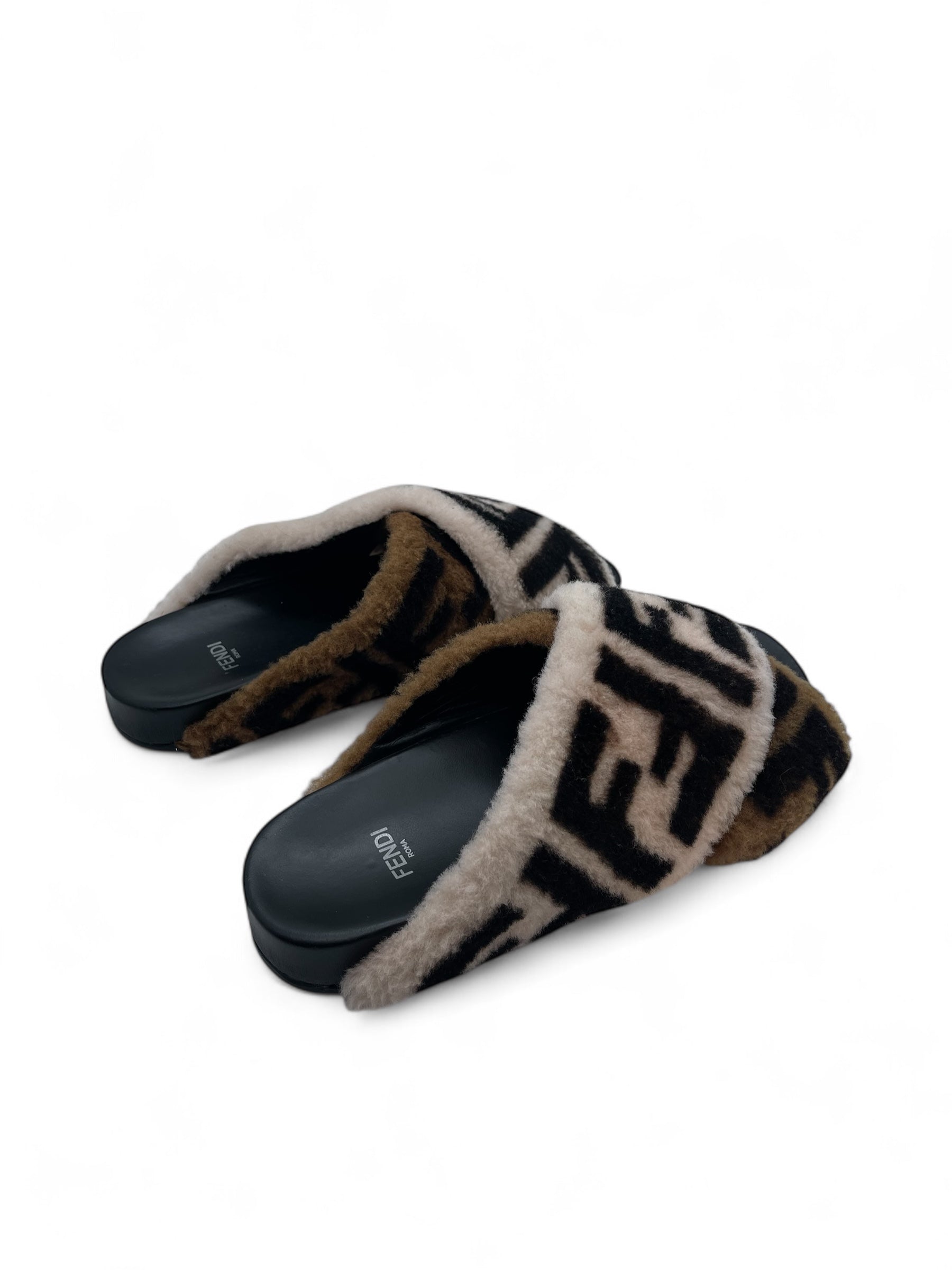 Fendi - Sandales en fausse fourrure T36