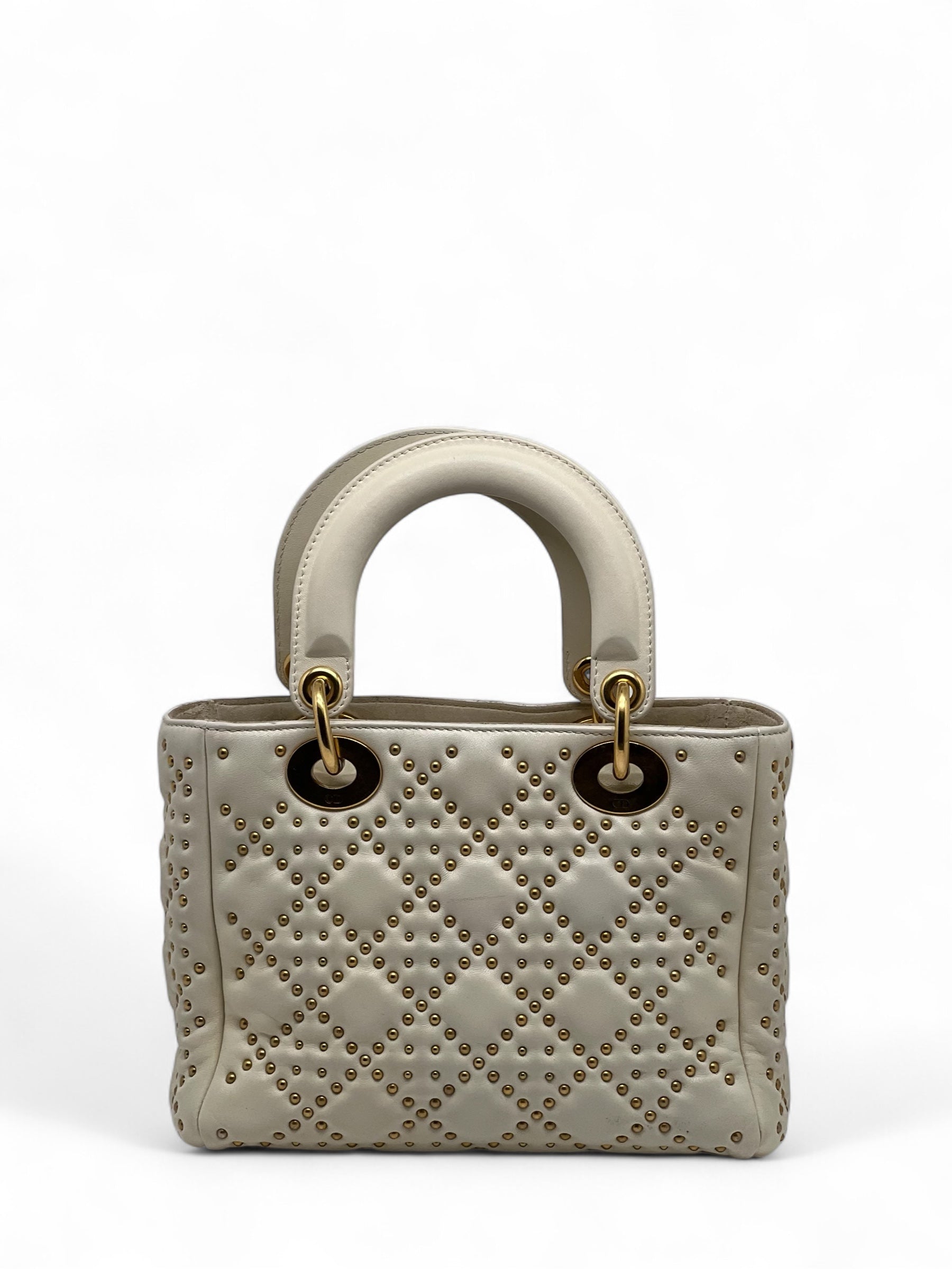 Christian Dior - Handtasche Lady Dior mit Nieten und Cannage-Muster mit Henkel