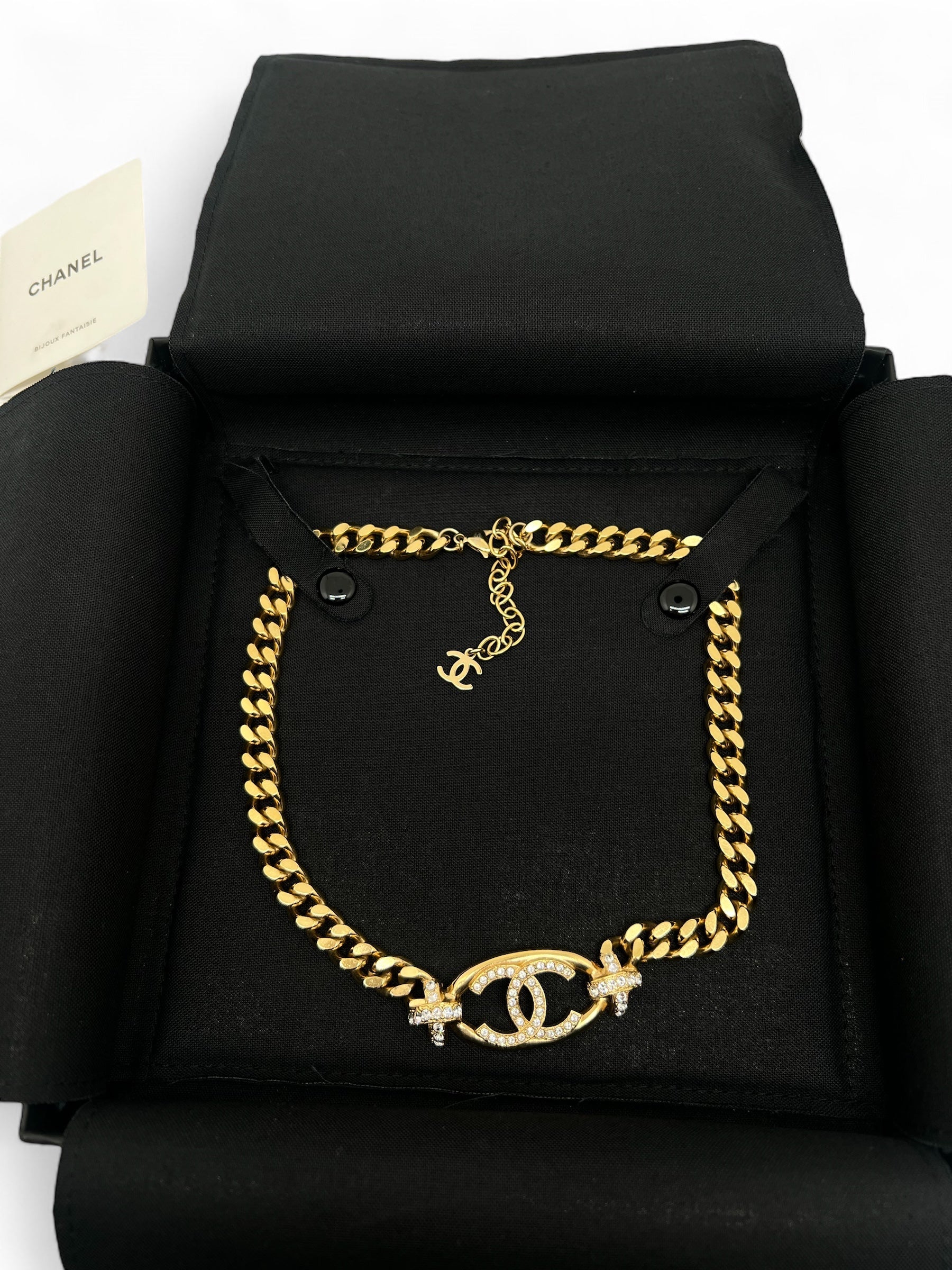 Chanel - Collier ras du cou CC avec strass