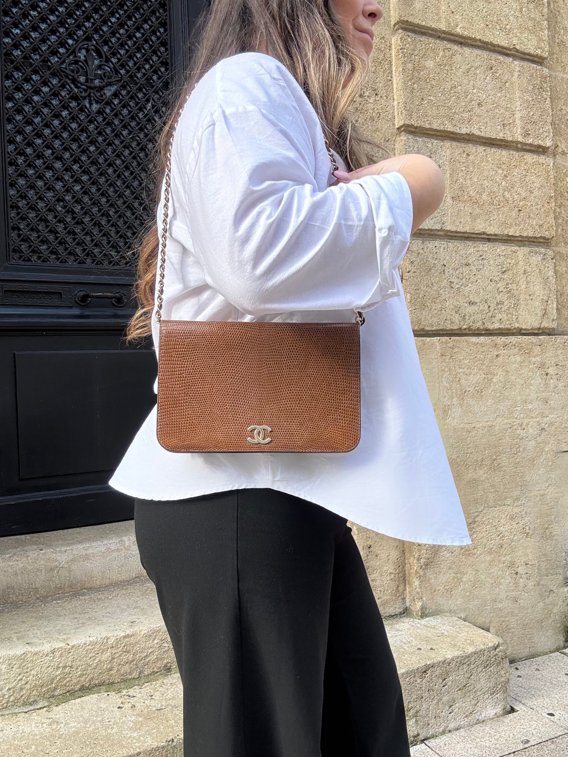 Chanel - Schultertasche mit Klappe braun