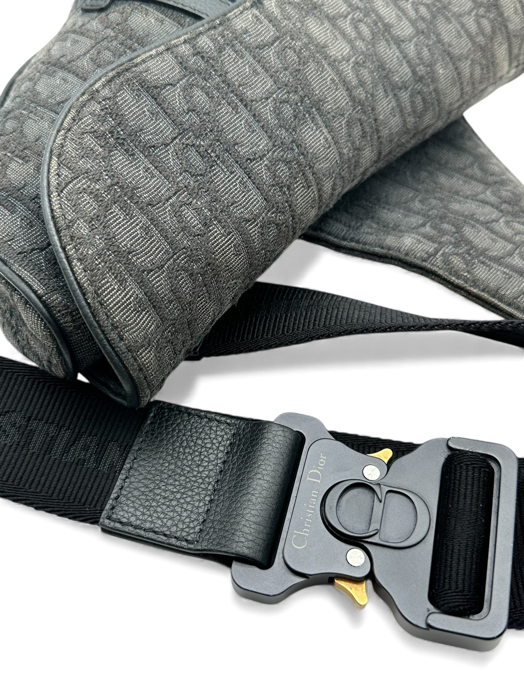 Christian Dior - Schräg gewebte Jacquard-Schwarz Satteltasche