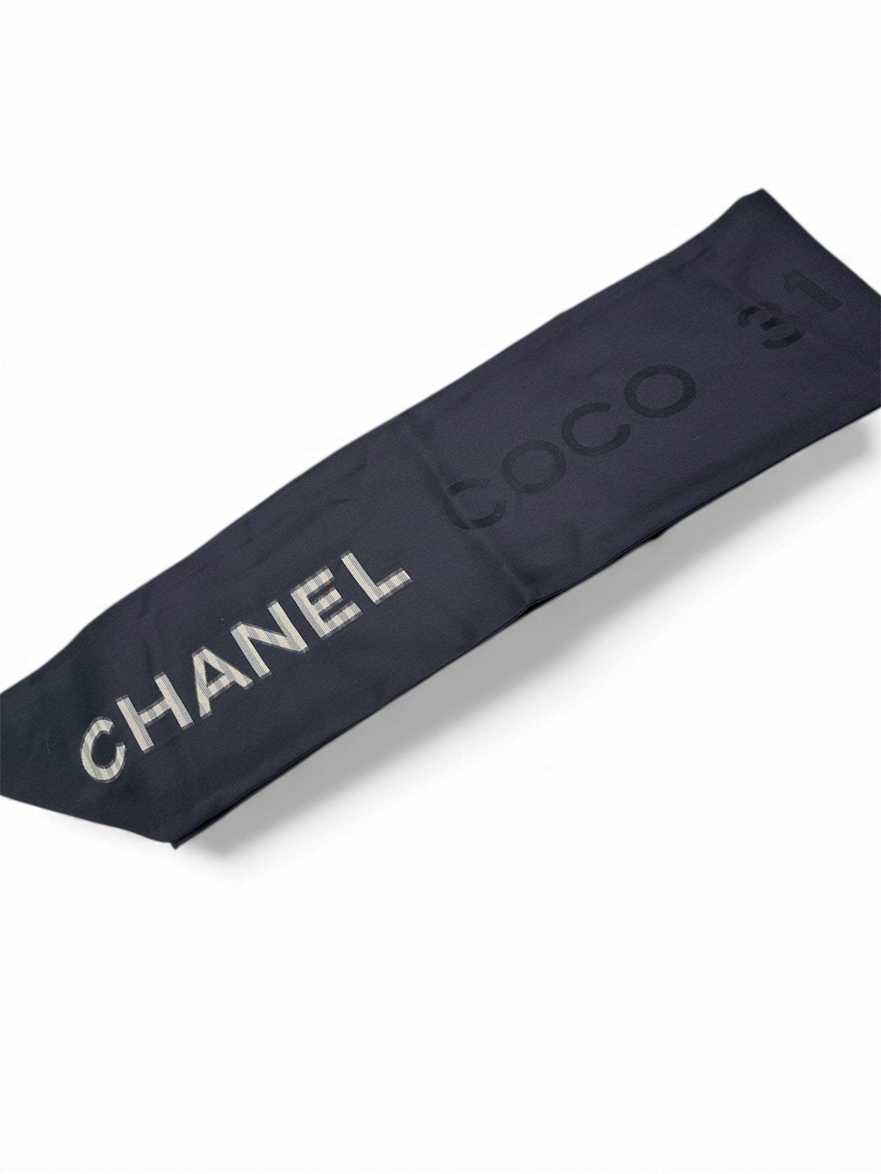 Chanel - Foulard en soie bleue