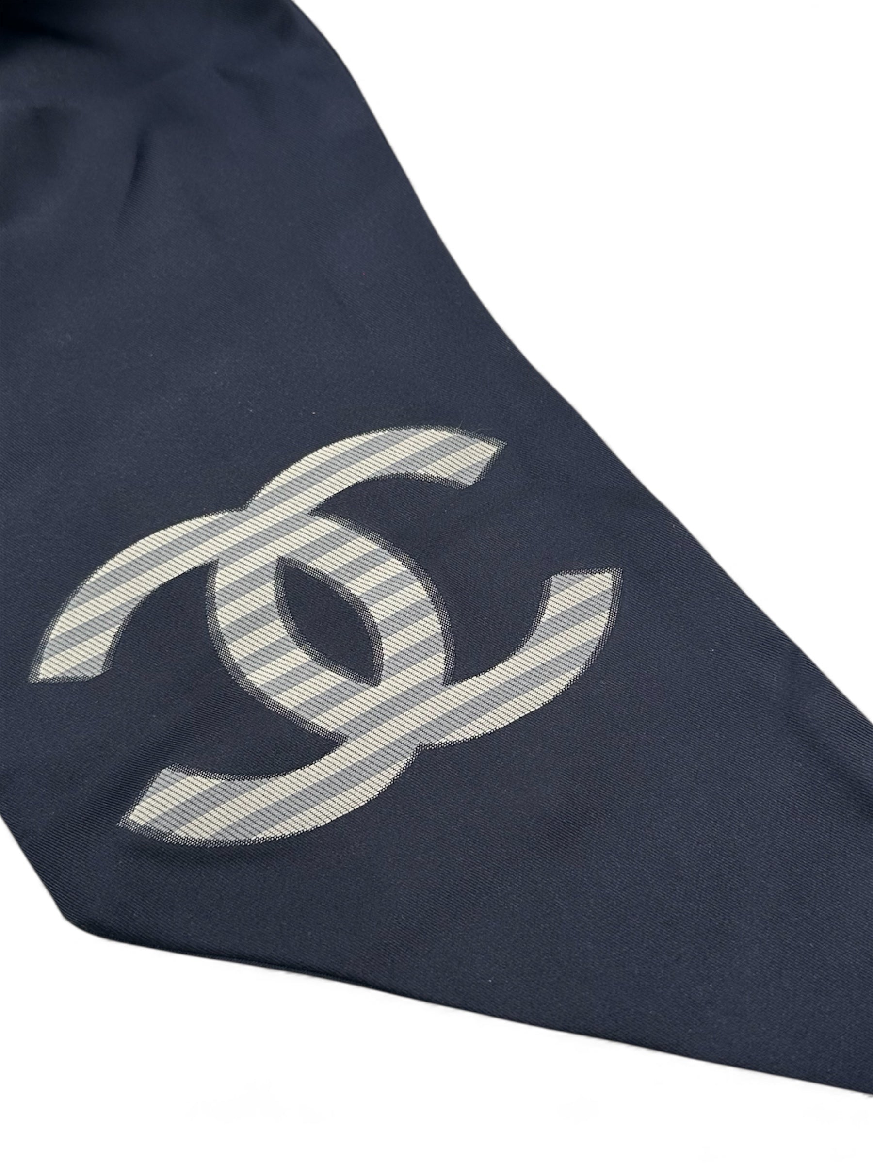 Chanel - Foulard en soie bleue