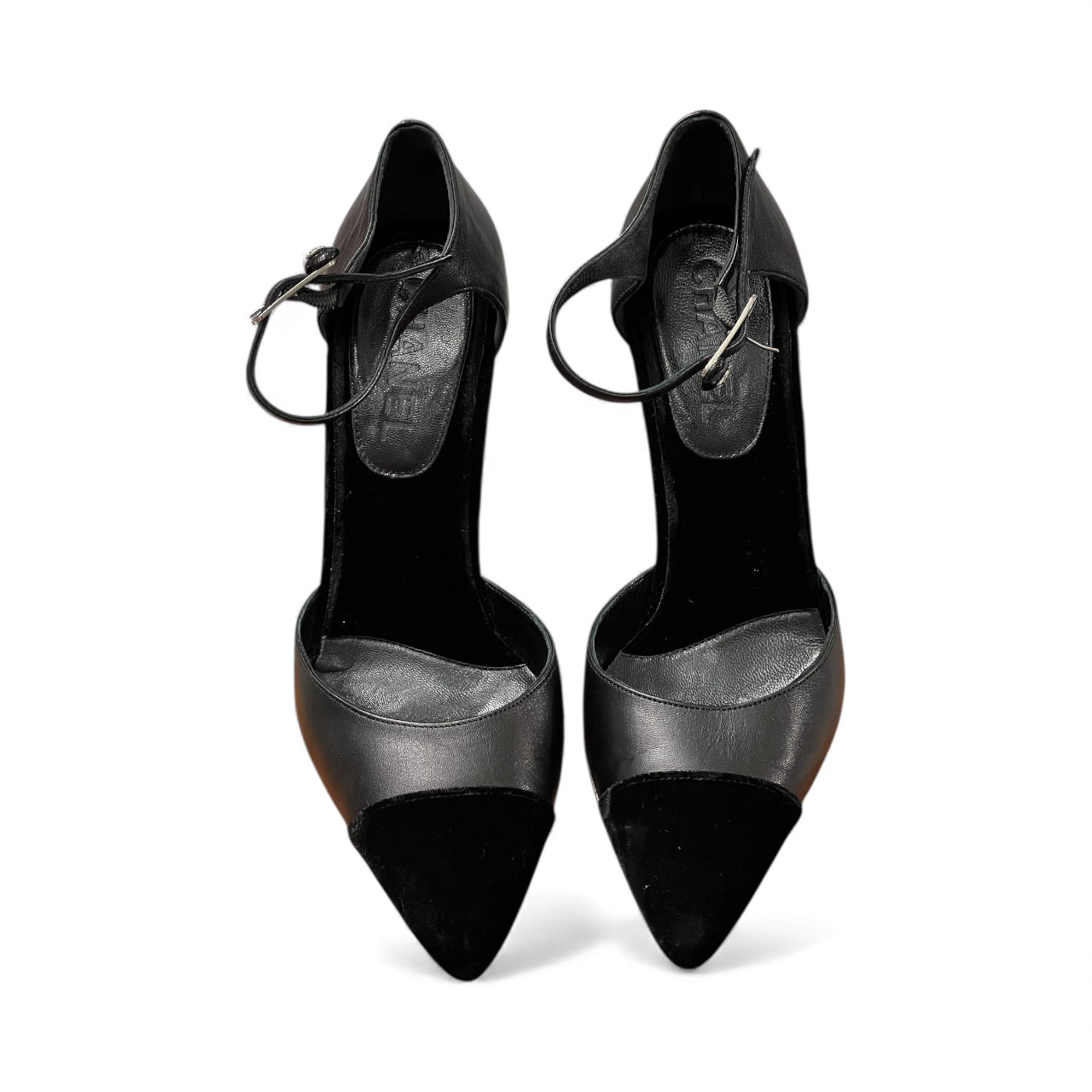 Chanel - Escarpins en cuir noir T.37