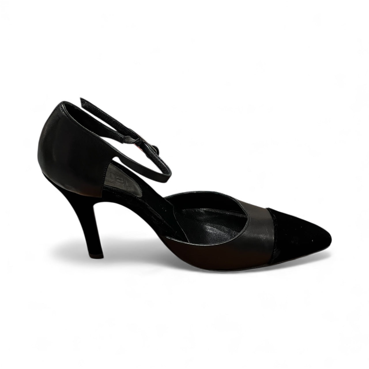 シャネル - ブラックのレザーパンプス T.37