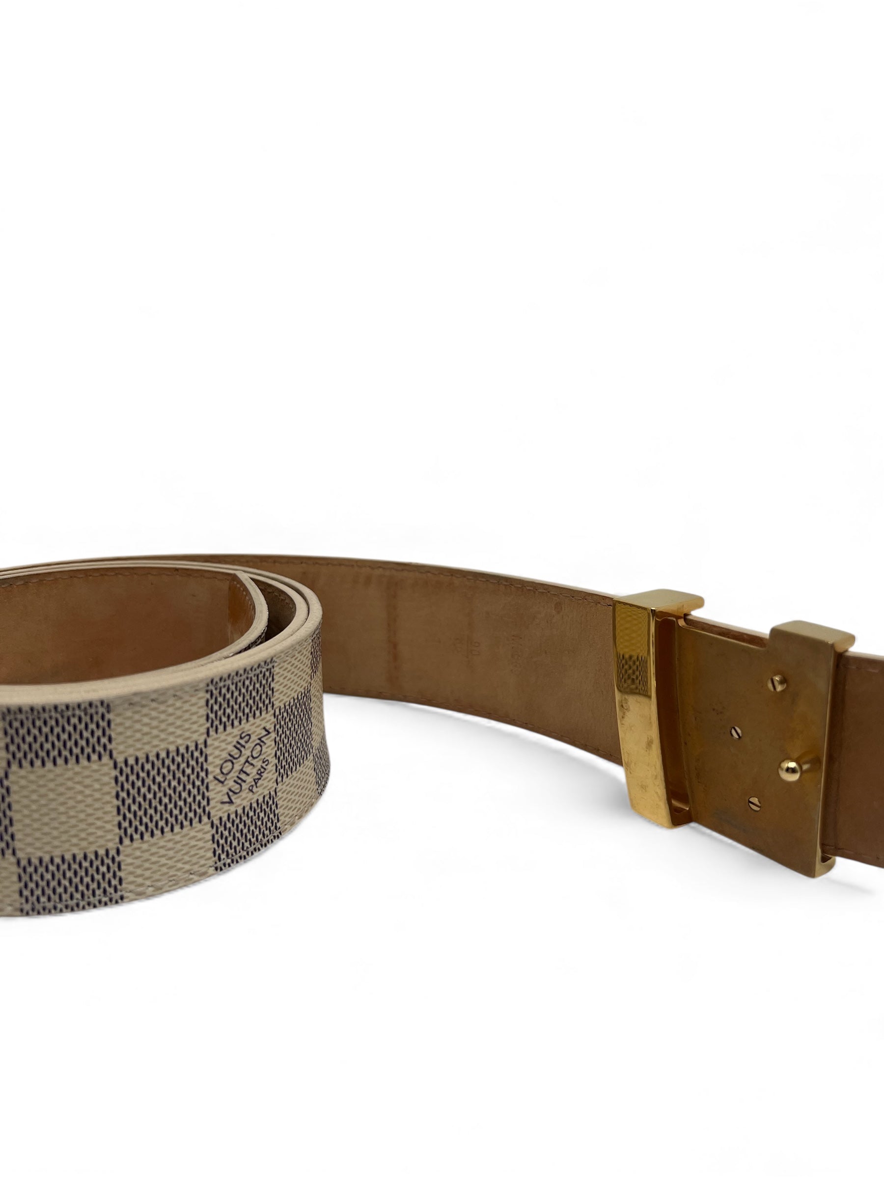 Louis Vuitton - Ceinture en cuir initiales LV T90