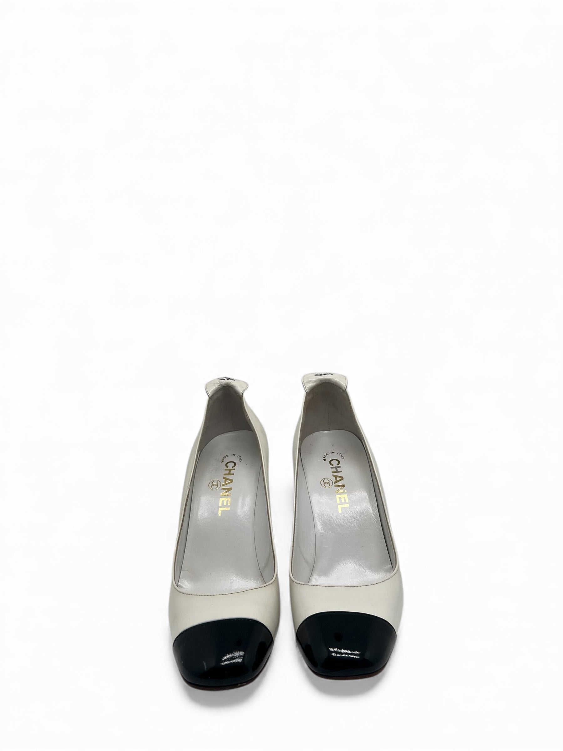 Chanel - Escarpins en cuir vernis Blanc T.38