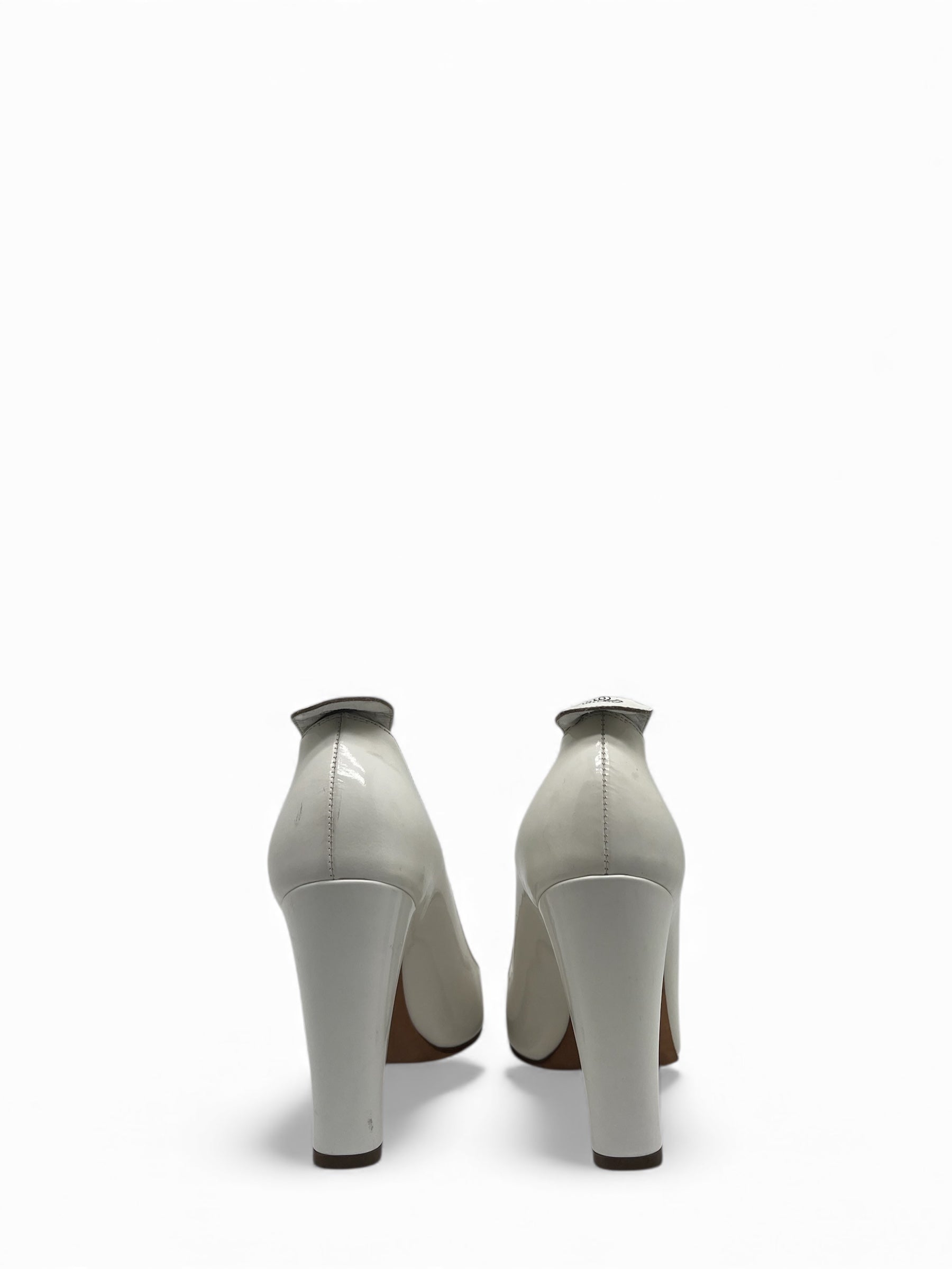 Chanel - Escarpins en cuir vernis Blanc T.38