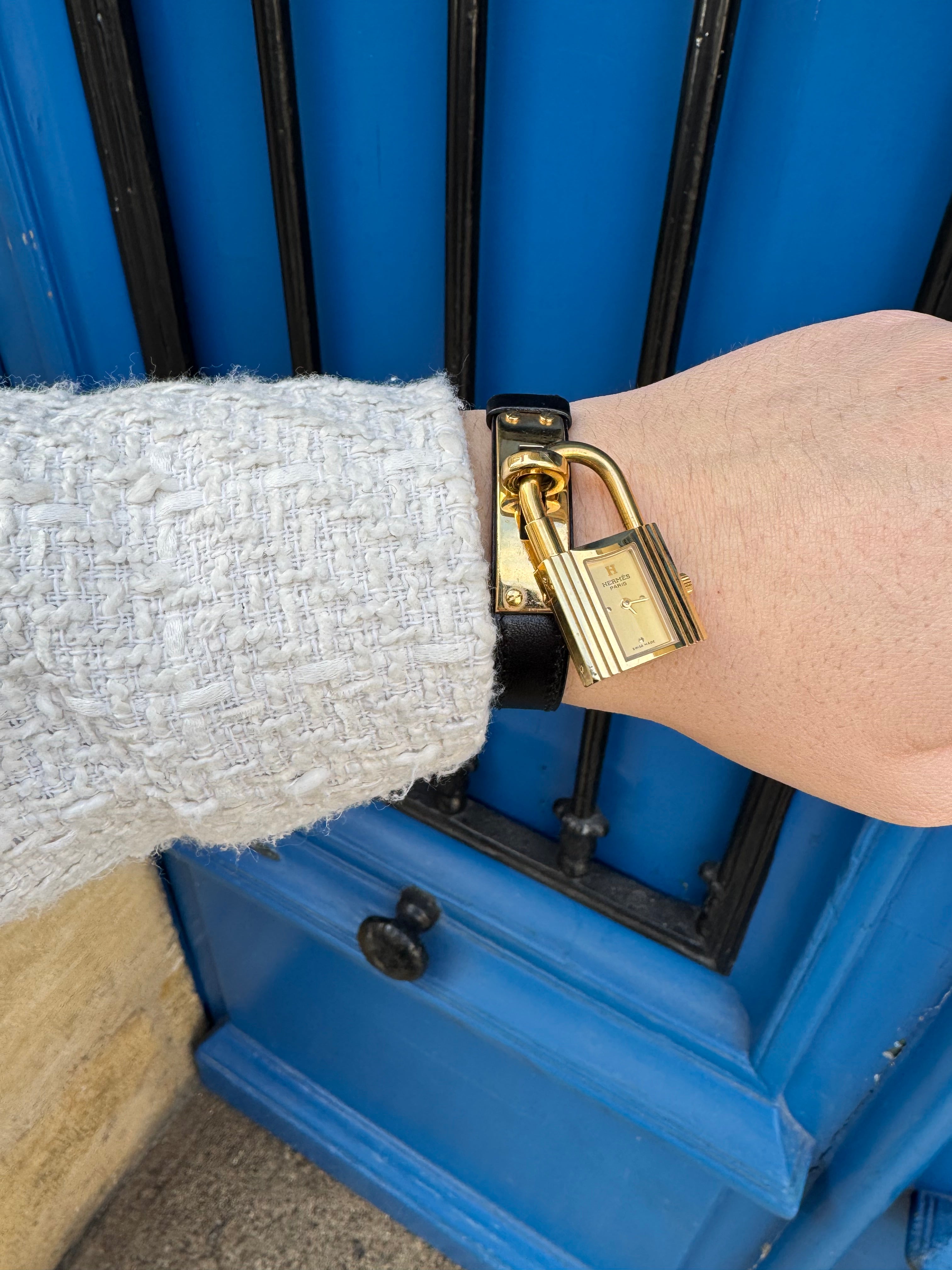 Hermès - Montre Kelly plaqué or et cuir noir