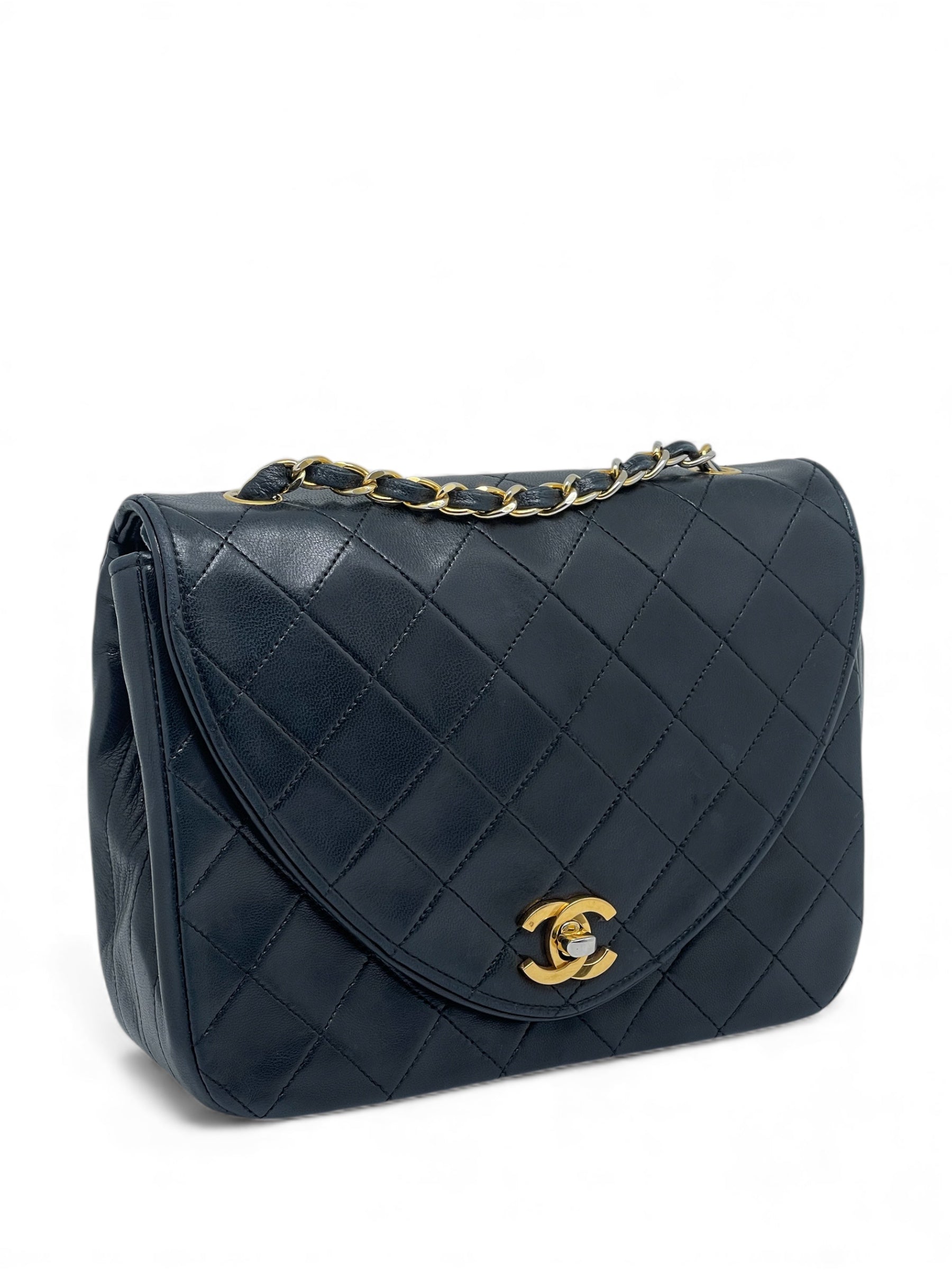 Chanel - Sac à main Demi Lune en cuir d’agneau noir